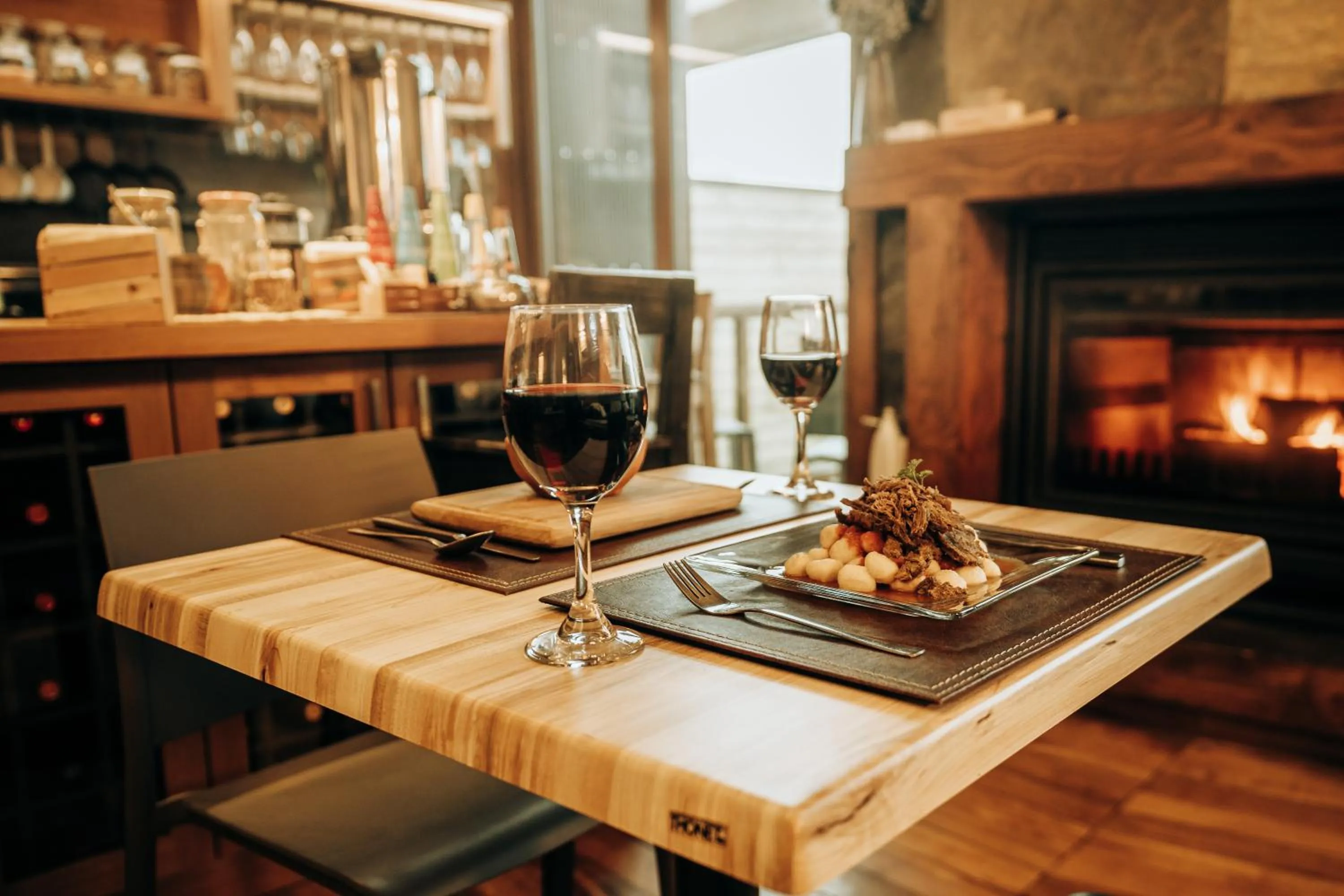 Restaurant/places to eat in NI-NEWEN Hotel & Lodge