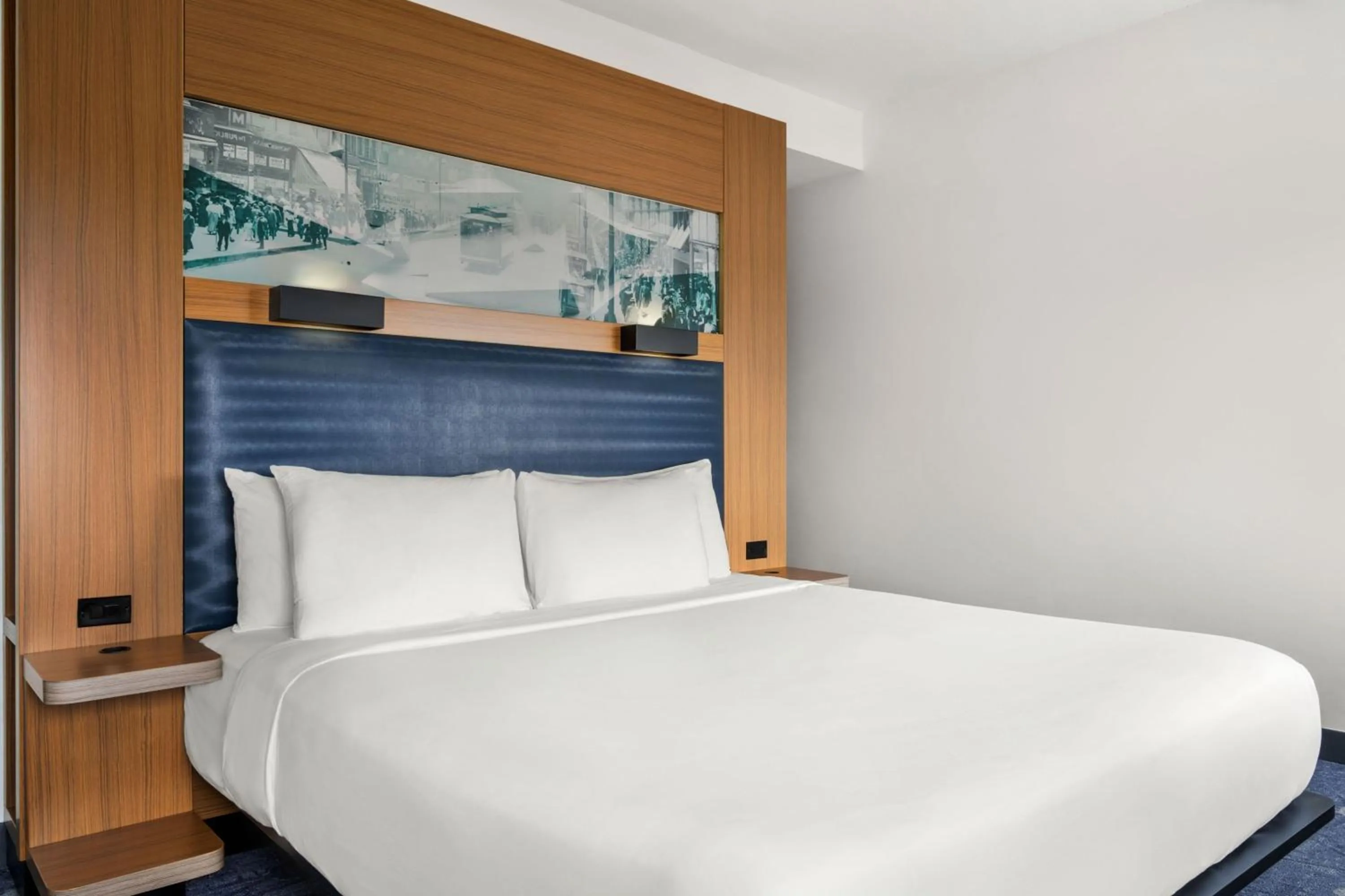 Bedroom, Bed in Aloft Chicago O'Hare