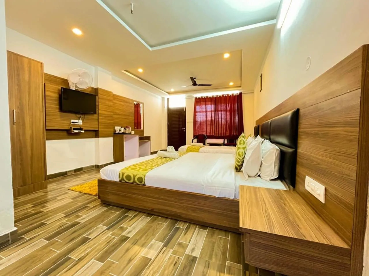 Bed in Marina Group of hotel naddi hills-cricket stadium 9 km-Mcleodganj 2 km- Bhagsunag 4
