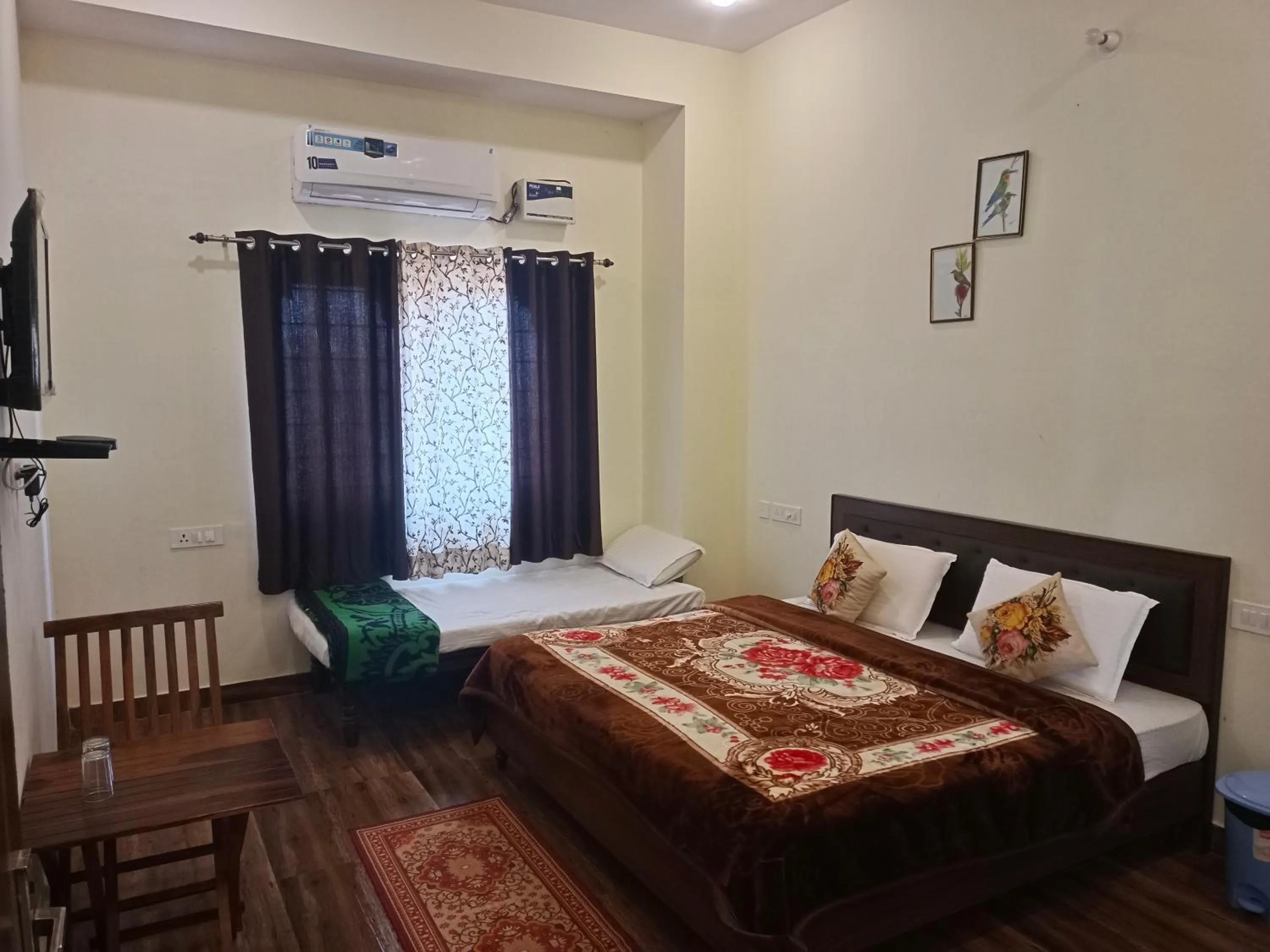 TV and multimedia, Bed in The Vantage Haveli