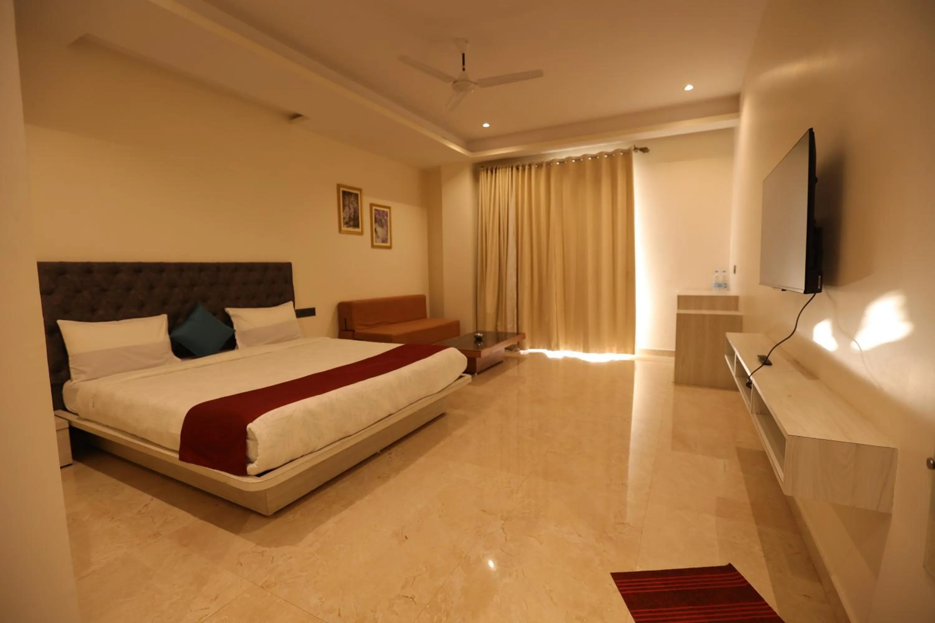 Photo of the whole room, Bed in The Heritage Conventions