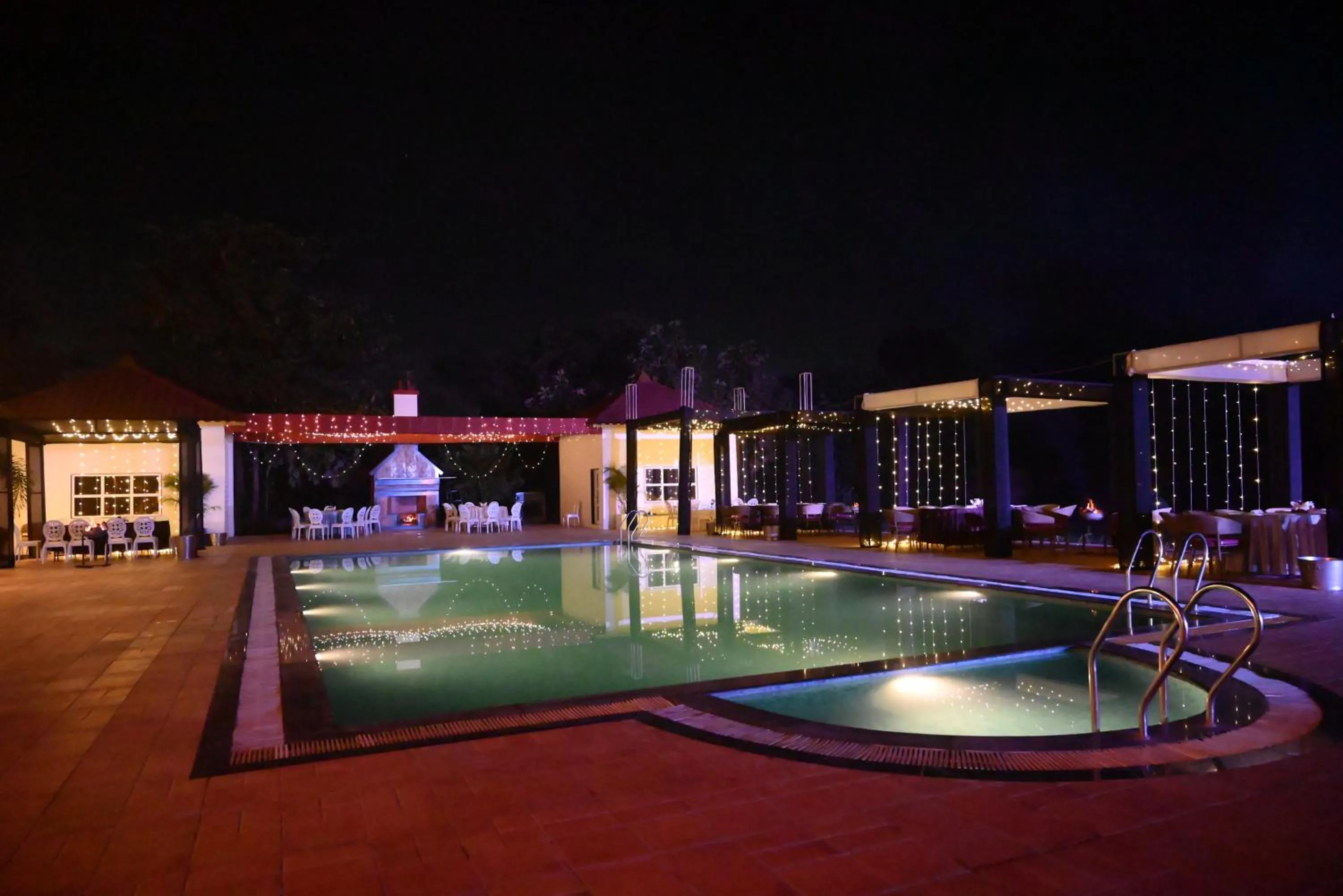 Swimming pool in The Heritage Conventions