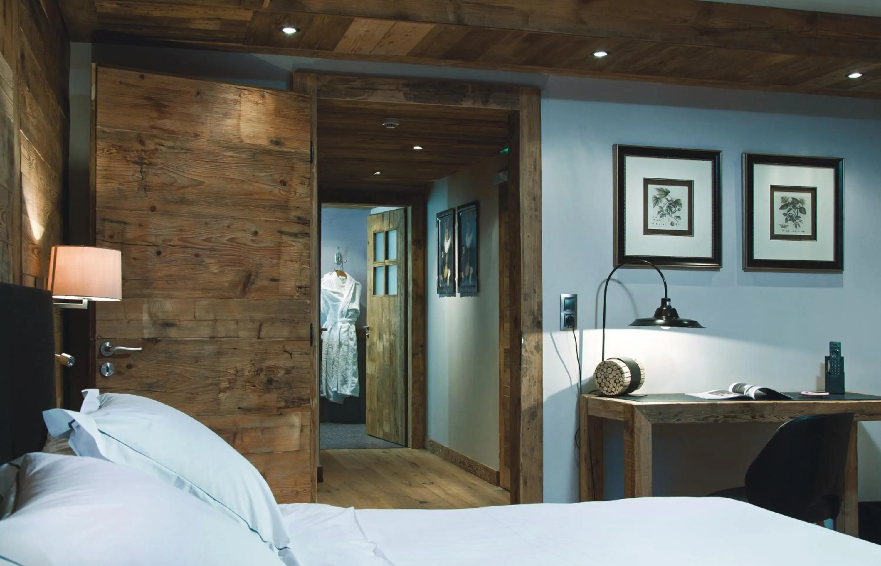 Photo of the whole room, Bed in Chalet-Hôtel La Marmotte, La Tapiaz & SPA, The Originals Relais