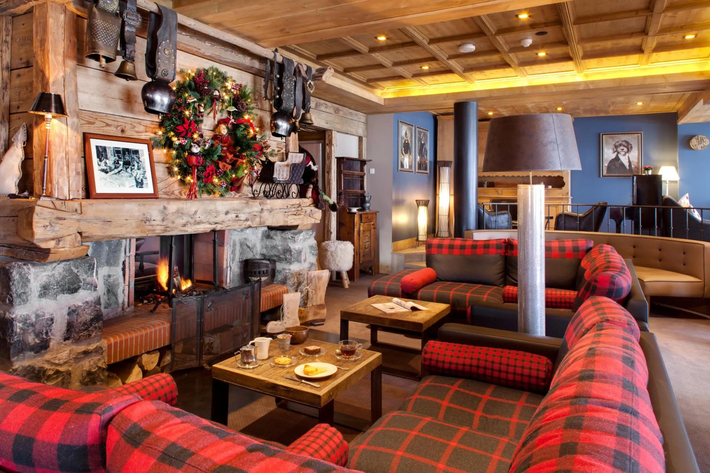Lounge or bar in Chalet-Hôtel La Marmotte, La Tapiaz & SPA, The Originals Relais