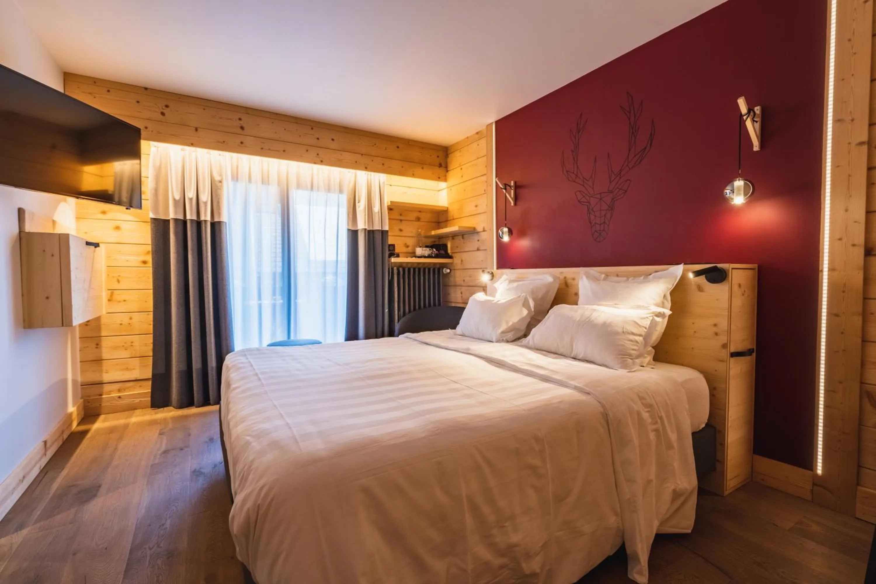 Photo of the whole room, Bed in Chalet-Hôtel La Marmotte, La Tapiaz & SPA, The Originals Relais