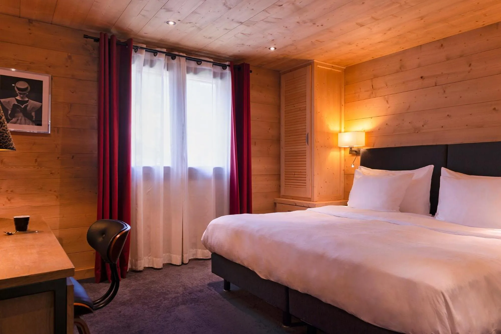Photo of the whole room, Bed in Chalet-Hôtel La Marmotte, La Tapiaz & SPA, The Originals Relais