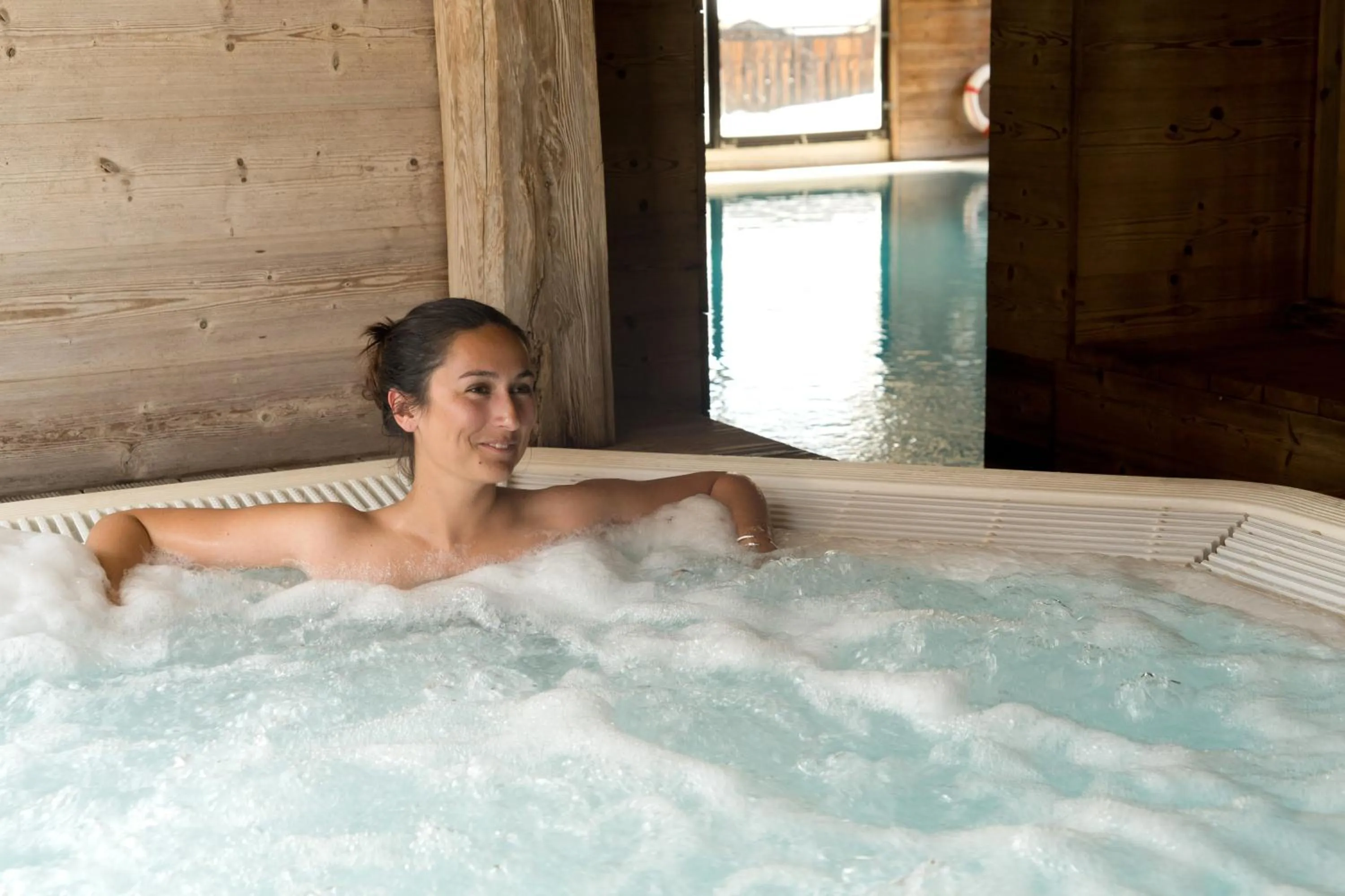 Hot Tub in Chalet-Hôtel La Marmotte, La Tapiaz & SPA, The Originals Relais