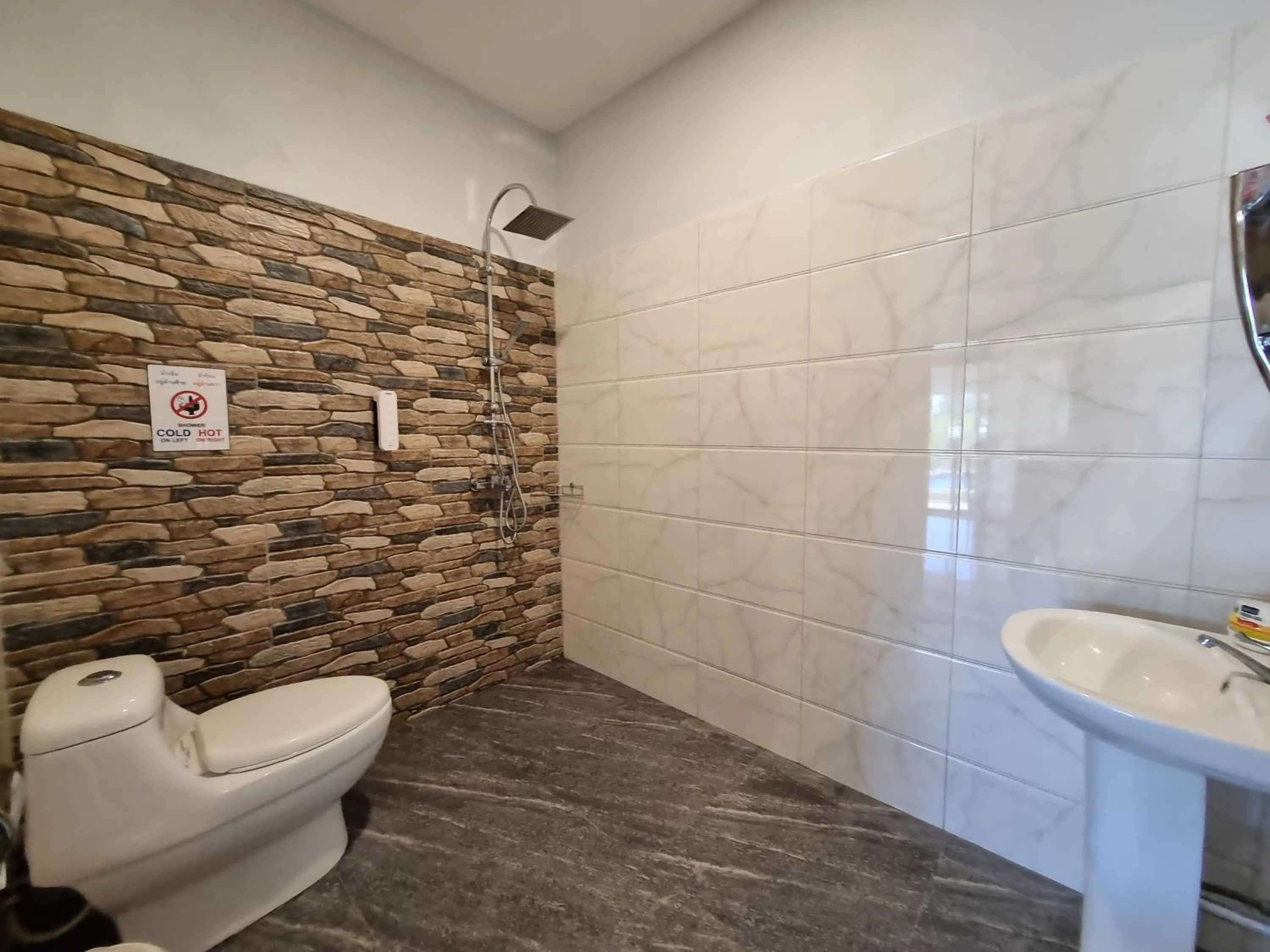 Bathroom in Bua Daeng Homestay Resort