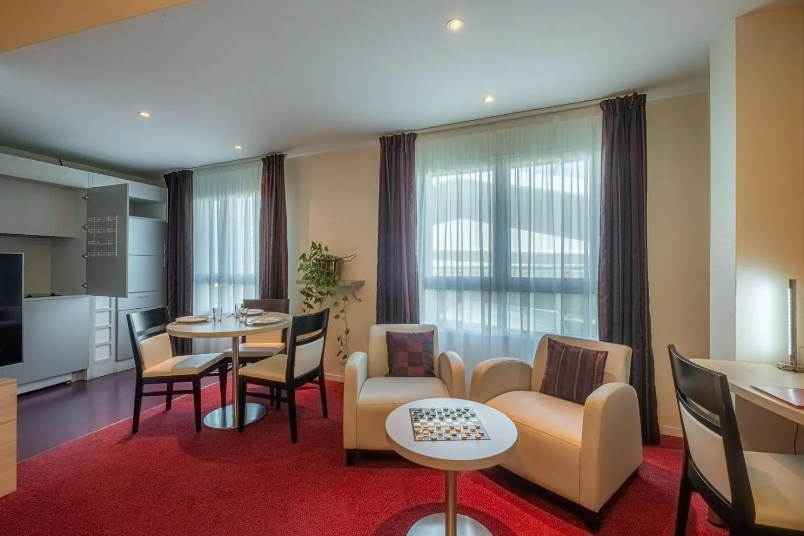 Photo of the whole room in The Originals City, Hôtel Les Thermes de l'Avenue, Dax