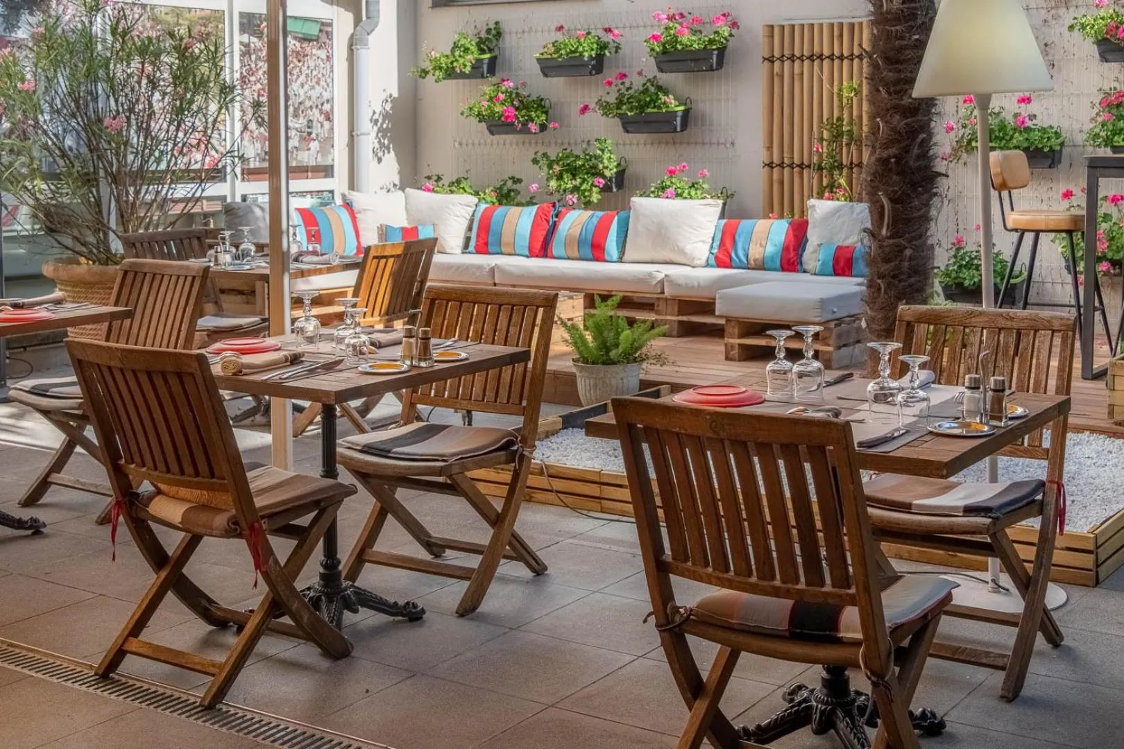 Patio in The Originals City, Hôtel Les Thermes de l'Avenue, Dax