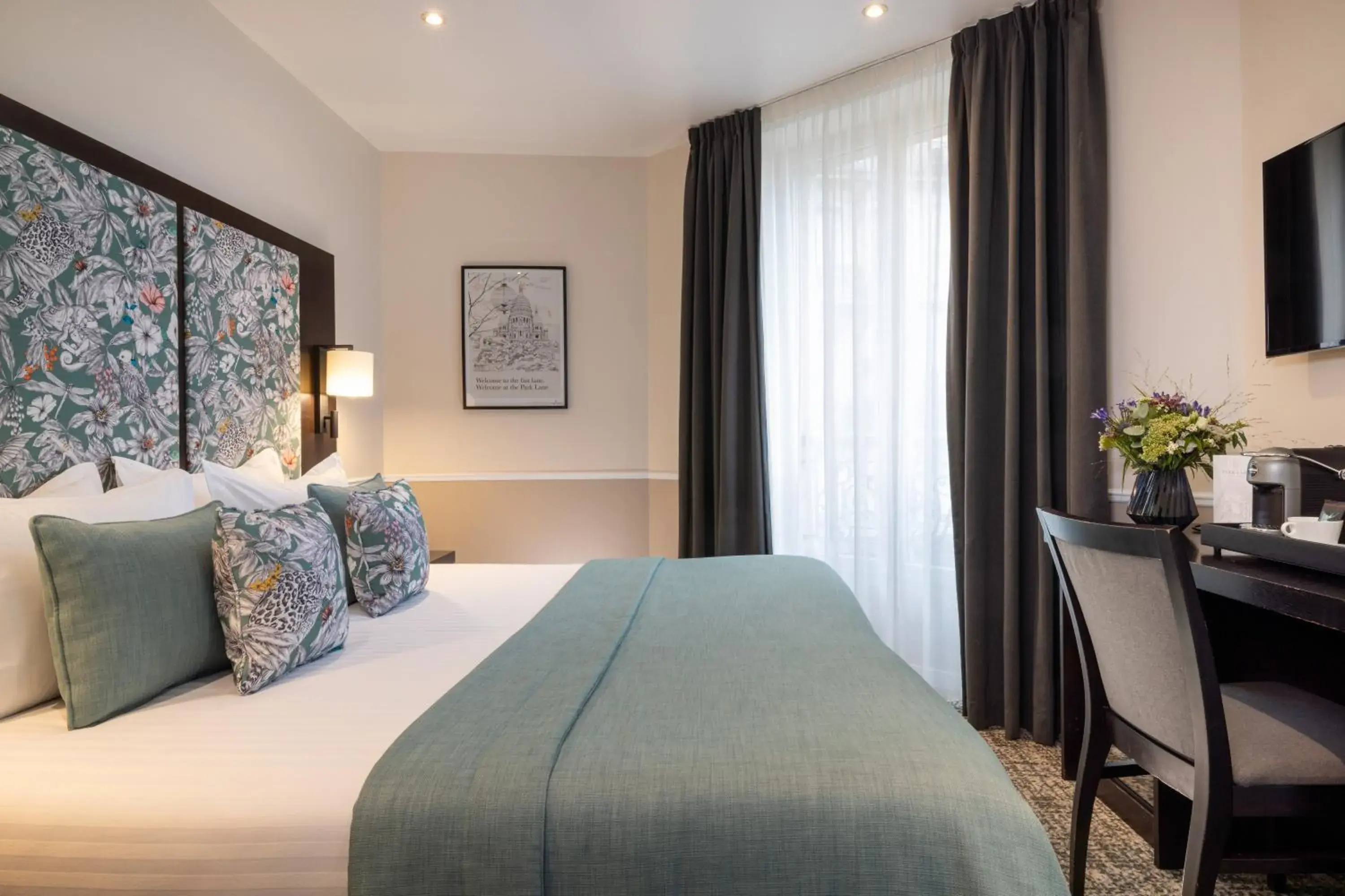 Superior Double Room in Hotel Park Lane Paris Superior Double Room in Hotel Park Lane Paris