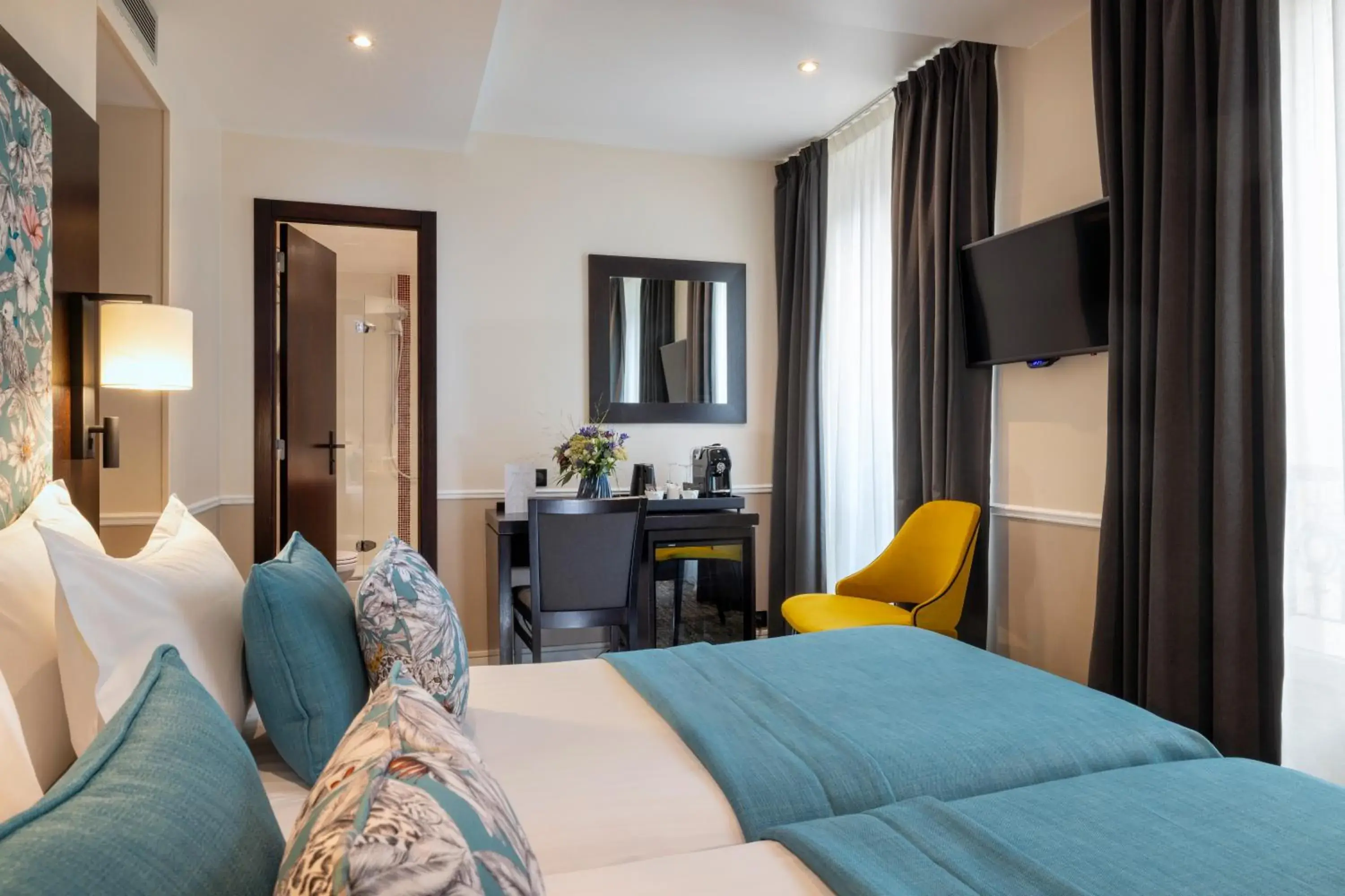 Superior Twin Room in Hotel Park Lane Paris Superior Twin Room in Hotel Park Lane Paris