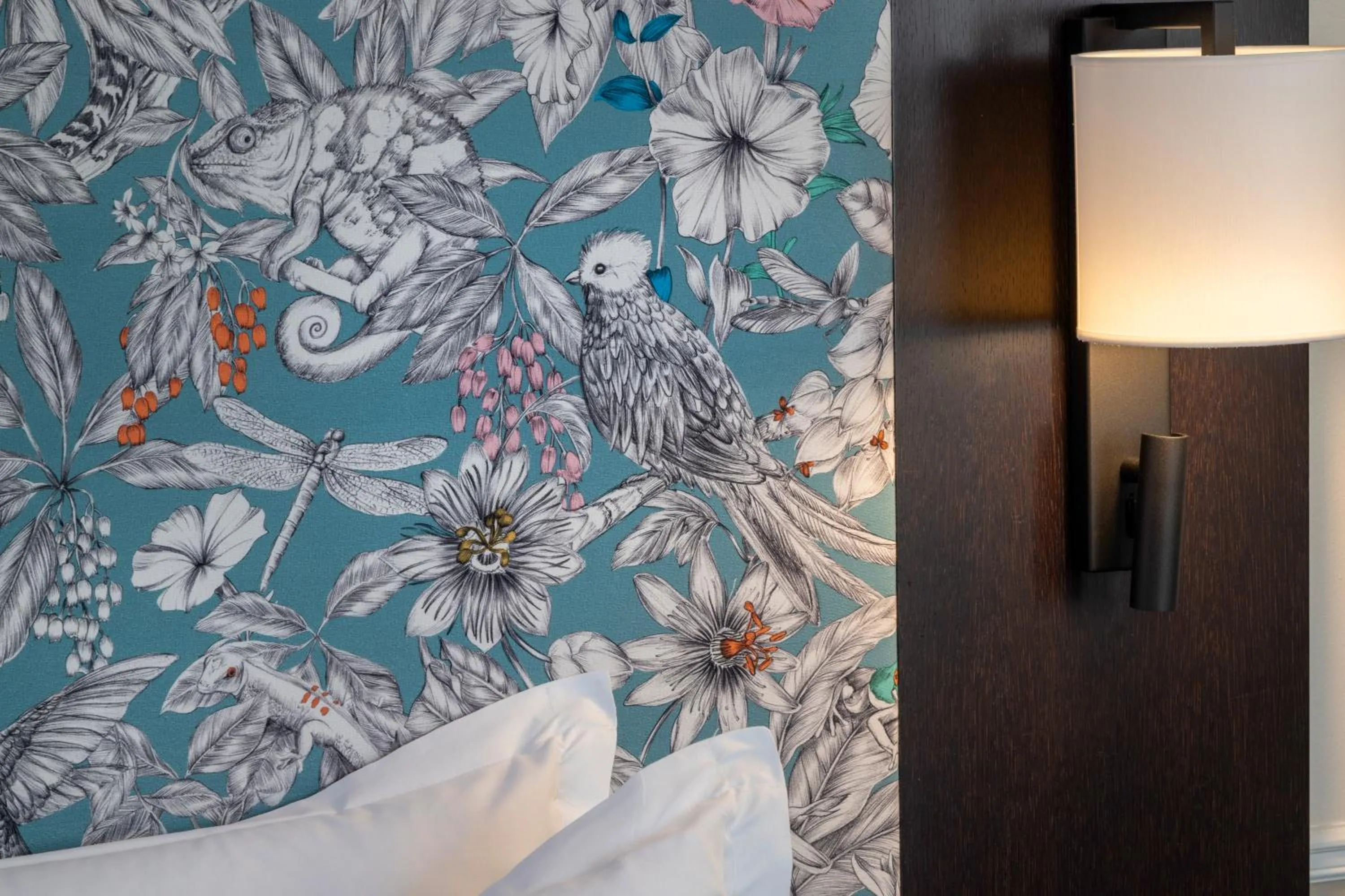 Bed in Hotel Park Lane Paris