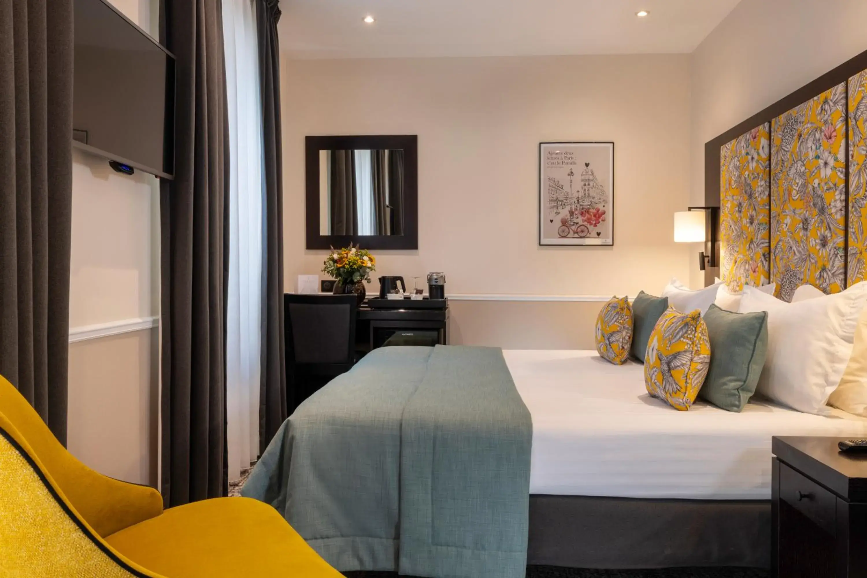 Classic Double Room in Hotel Park Lane Paris Classic Double Room in Hotel Park Lane Paris