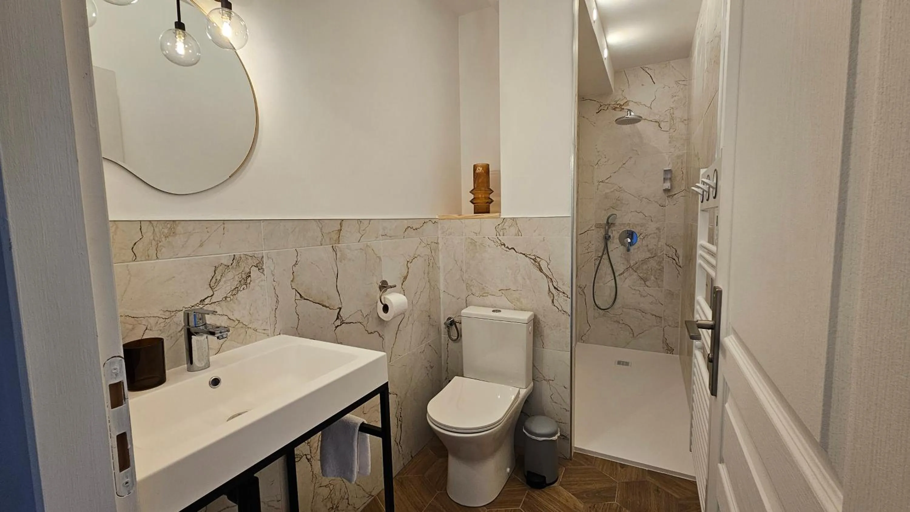 Shower in La Suite Gignac