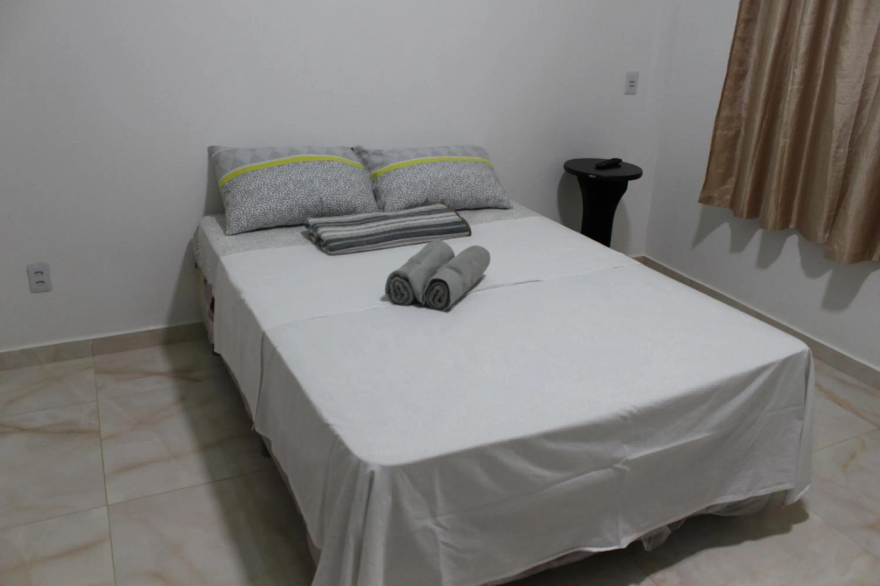 Bed in Hotel Jardim Tropical