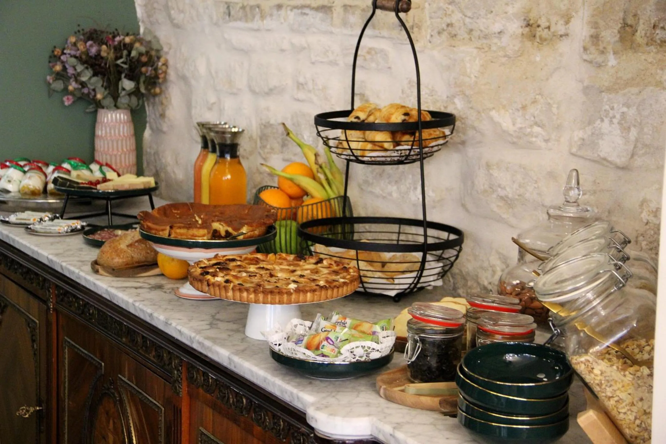 Breakfast in Avalon Cosy Hotel Paris