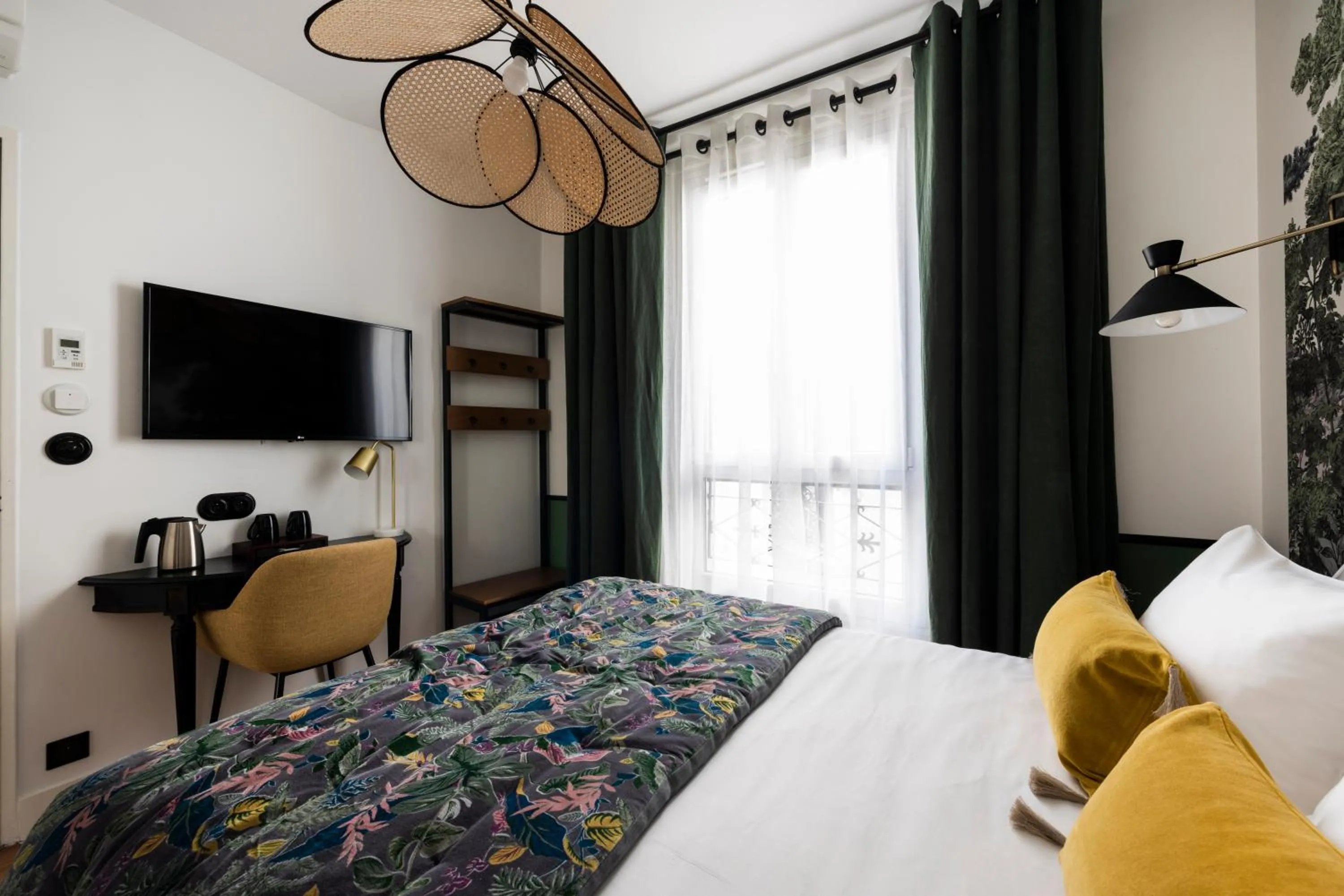 Bedroom, Bed in Avalon Cosy Hotel Paris