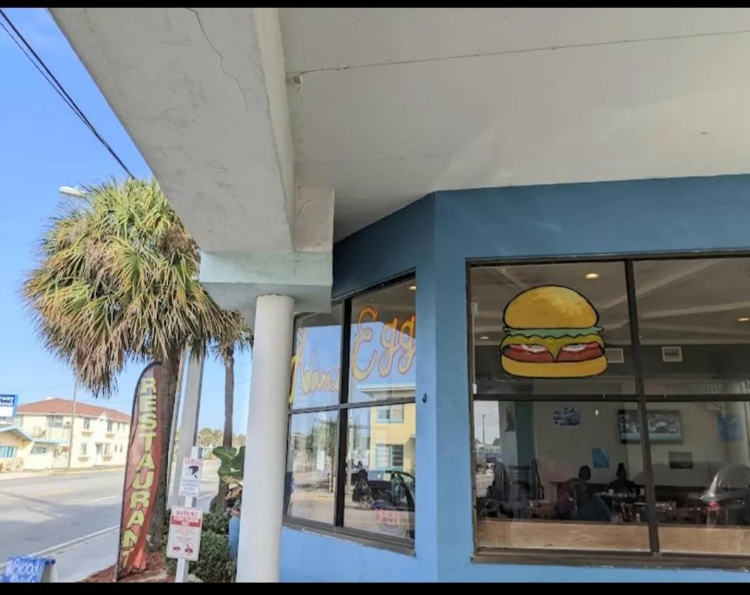 Restaurant/places to eat in Oceanfront Escape With Balcony and heated salt water pool Sleeps 4