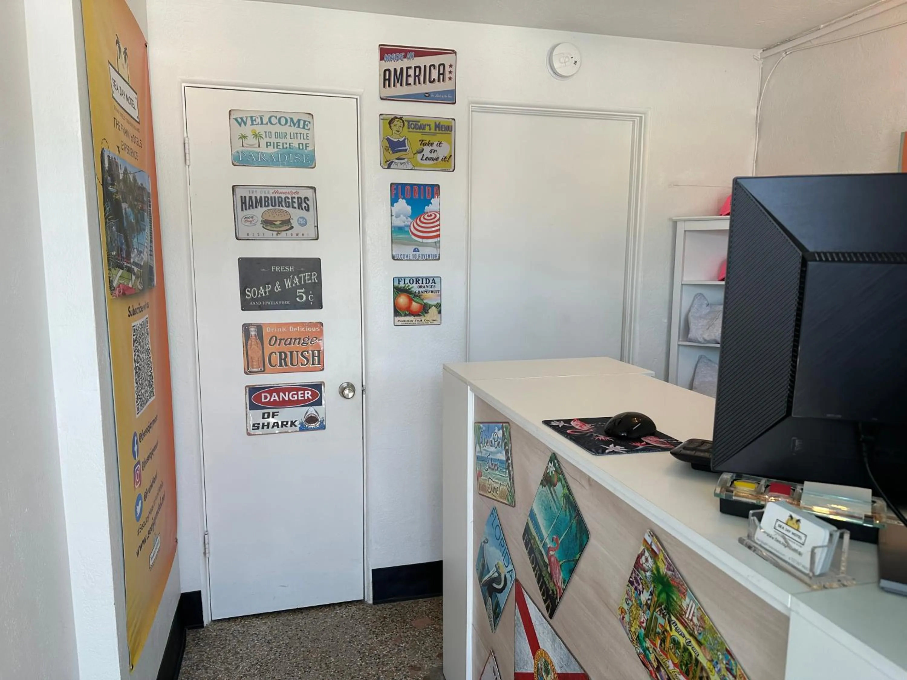 Lobby or reception in Sea Jay Motel and Marina