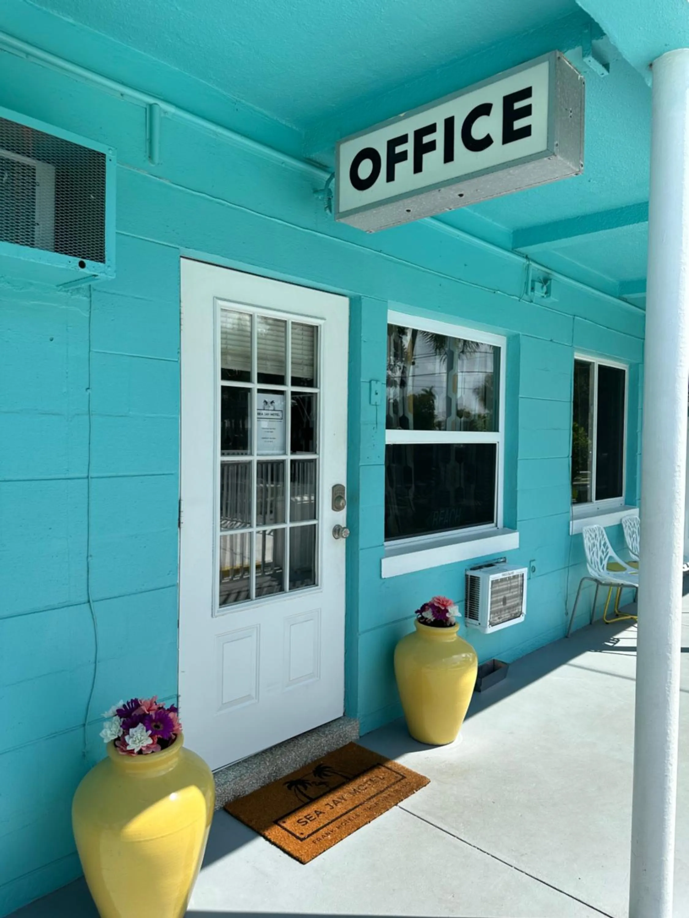 Property building in Sea Jay Motel and Marina