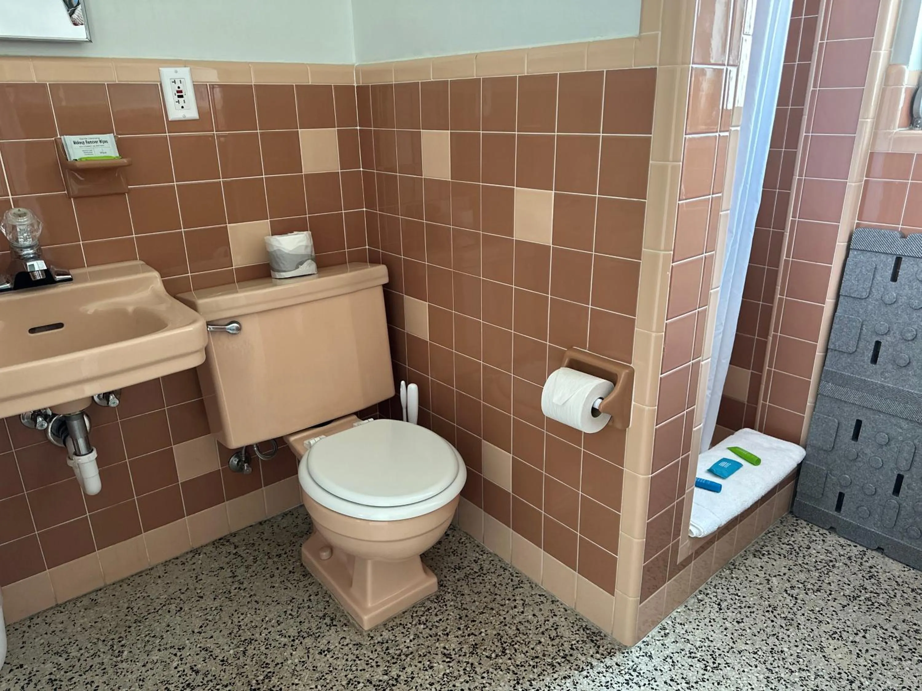 Bathroom in Sea Jay Motel and Marina