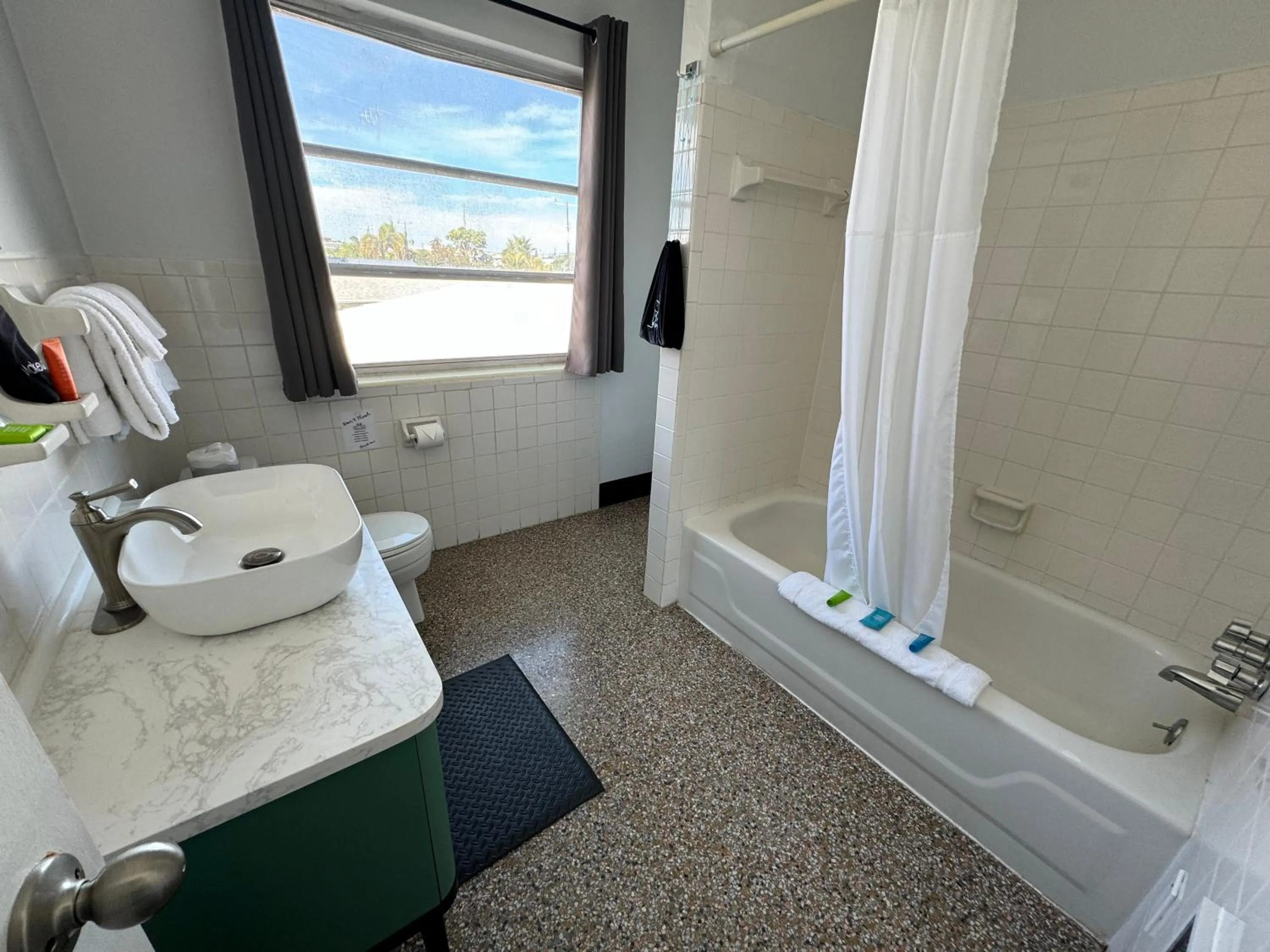 Bathroom in Sea Jay Motel and Marina