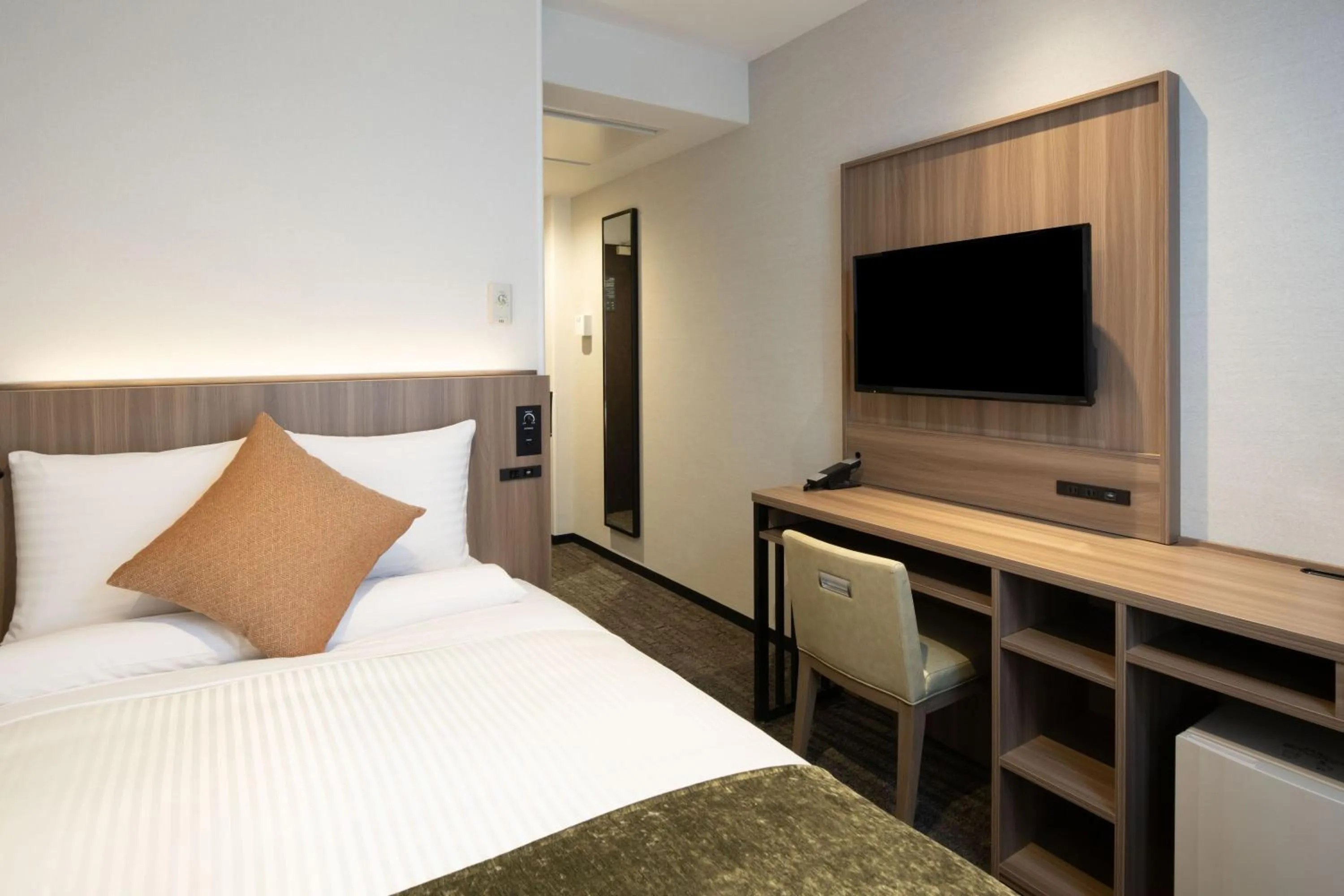 Photo of the whole room, Bed in HOTEL MYSTAYS Kanazawa Katamachi