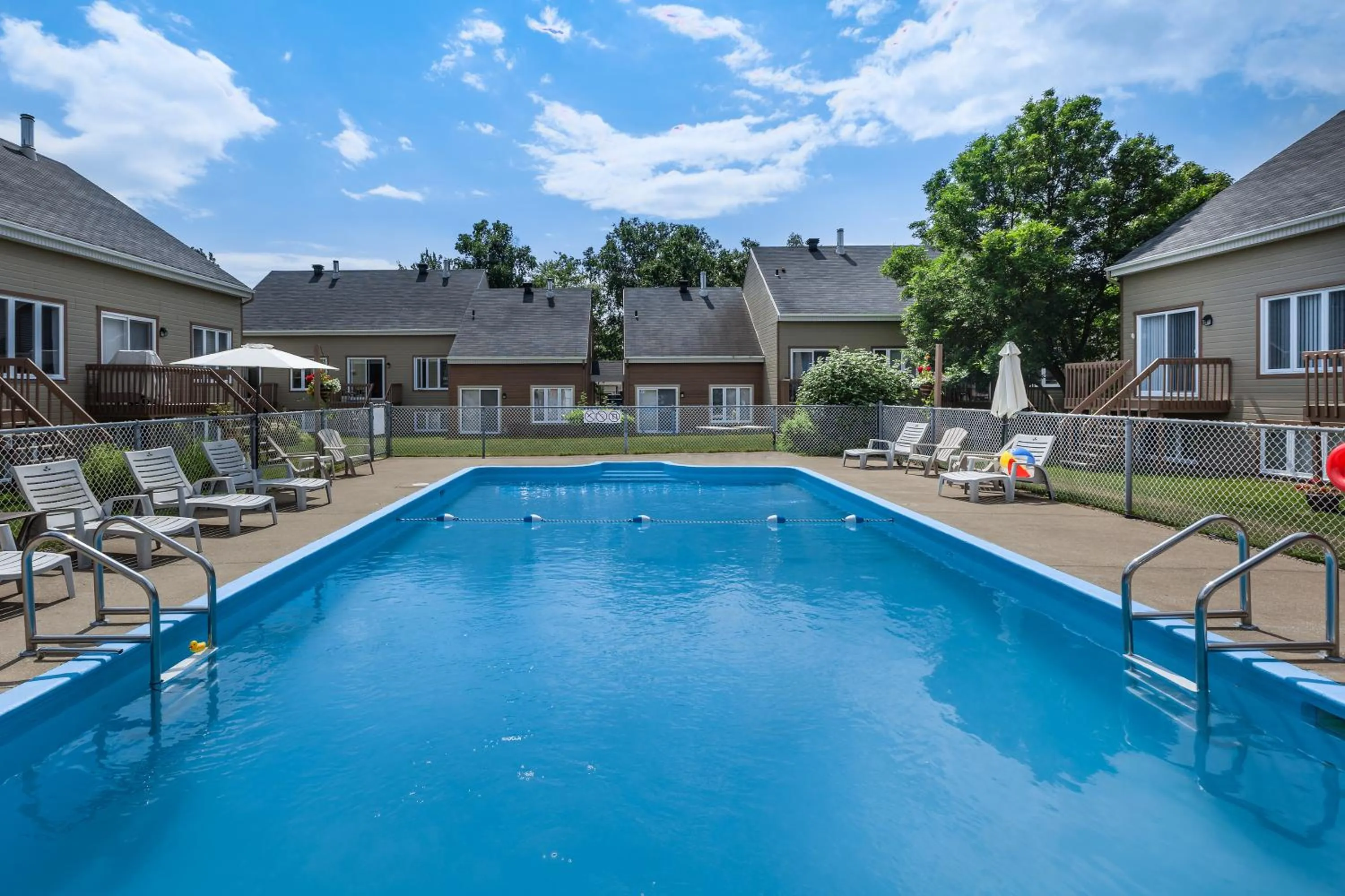 Swimming pool in Hébergement Mont-Ste-Anne Condos