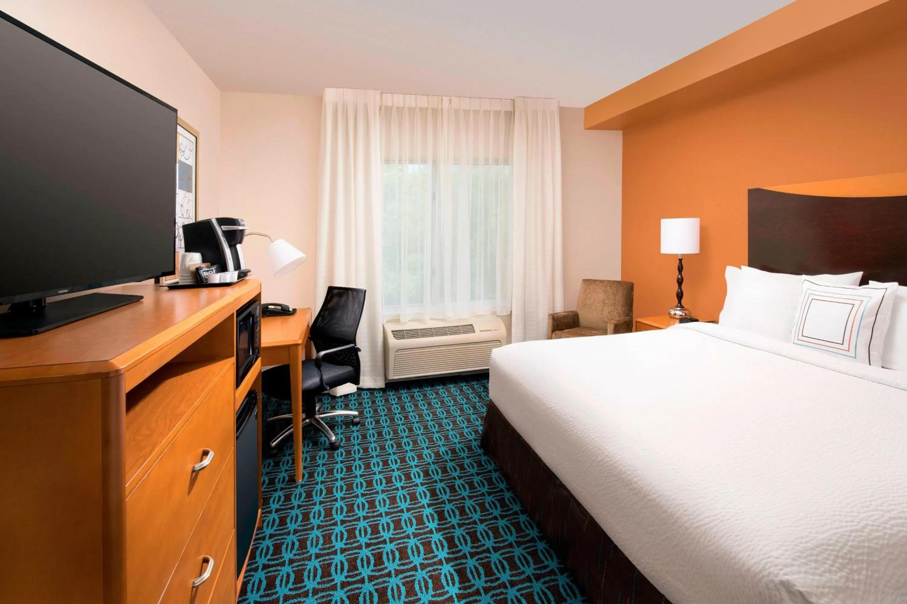 Photo of the whole room, Bed in Fairfield Inn & Suites-Washington DC