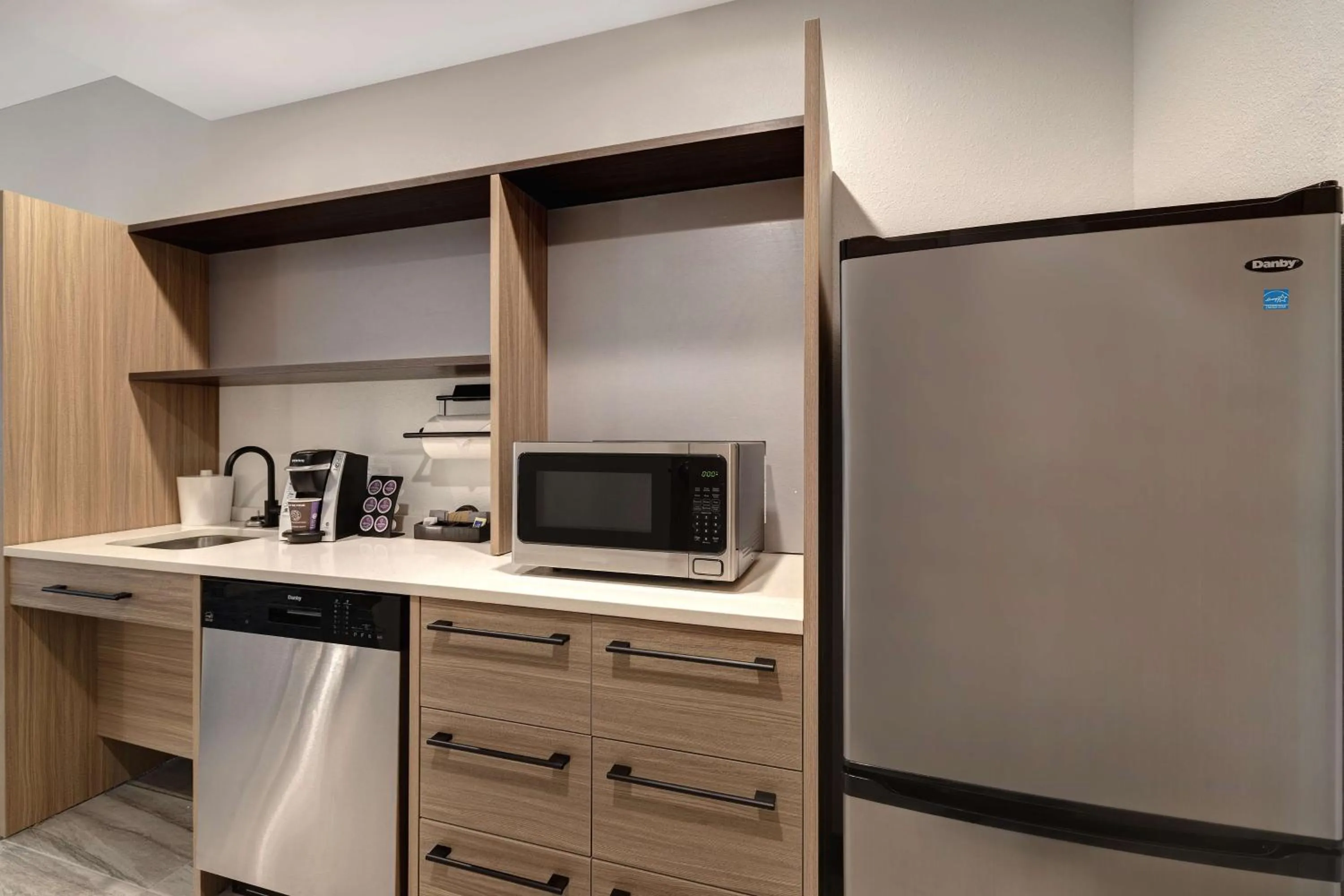 Kitchen or kitchenette in Home2 Suites By Hilton Blythewood, Sc