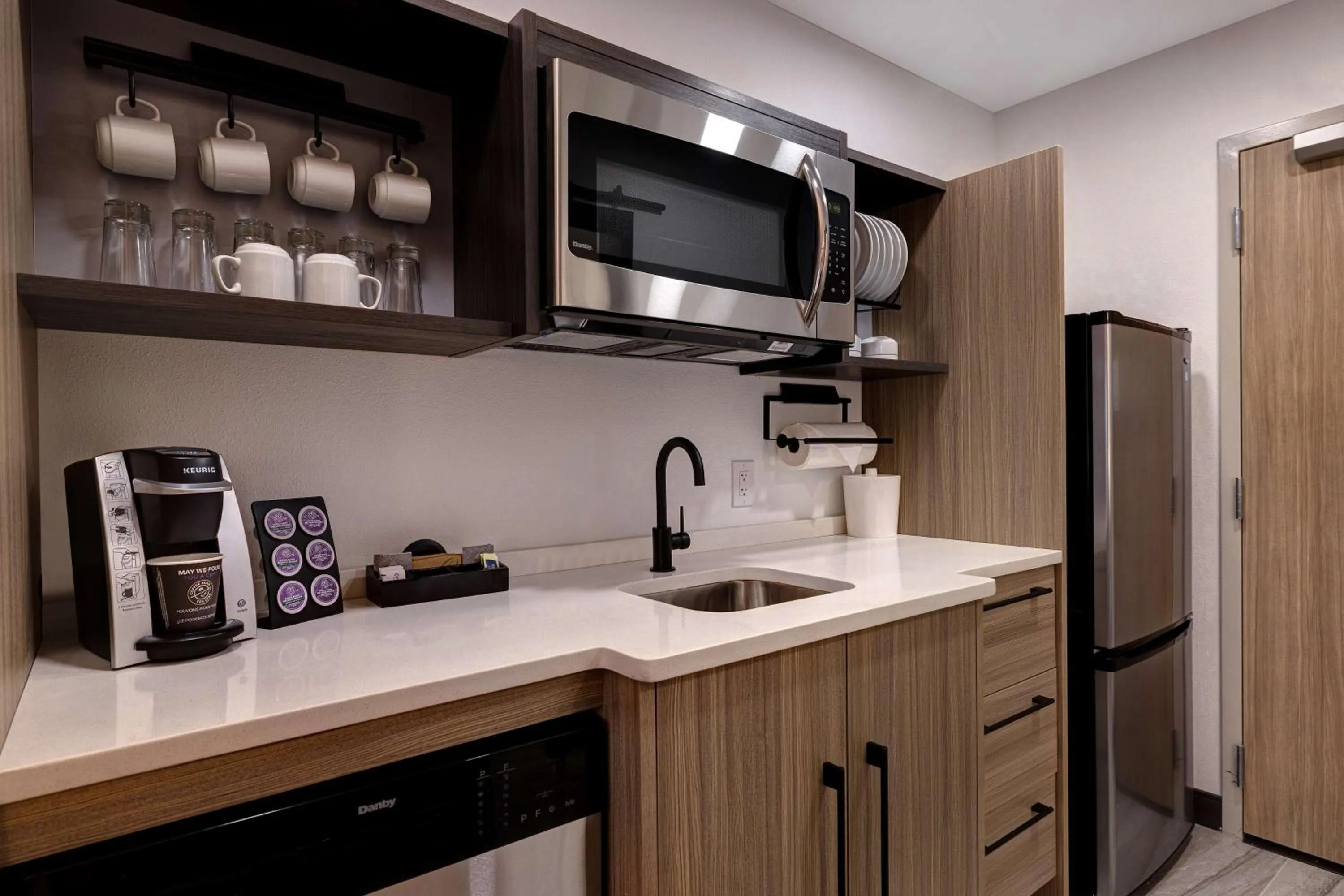 Kitchen or kitchenette in Home2 Suites By Hilton Blythewood, Sc