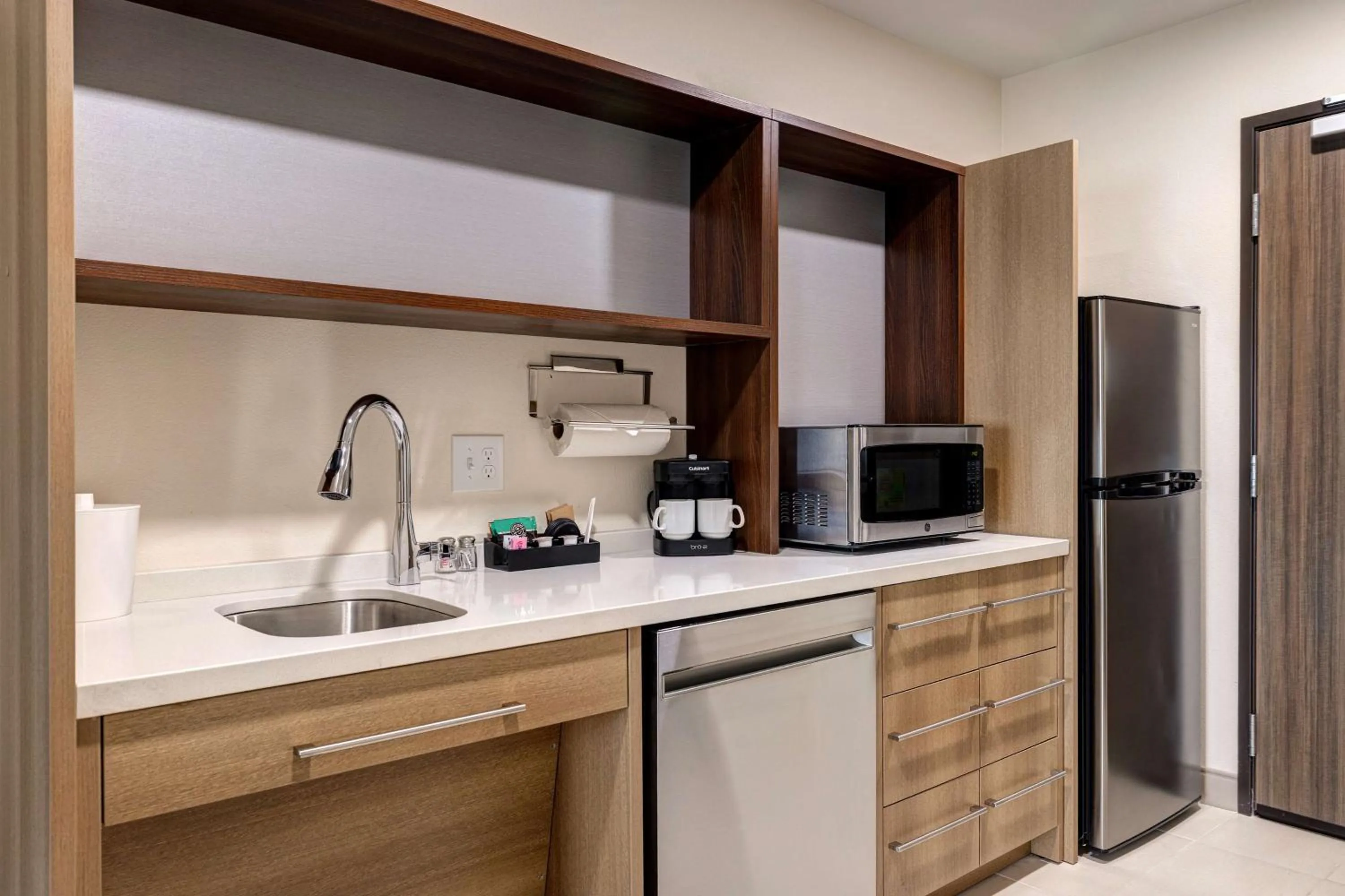 Kitchen or kitchenette in Home2 Suites By Hilton Bryant, Ar