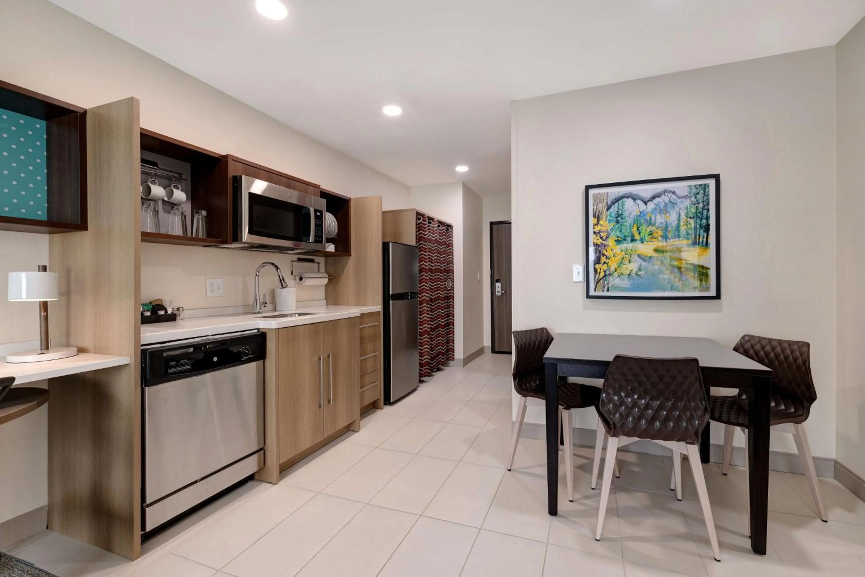 Kitchen or kitchenette in Home2 Suites By Hilton Bryant, Ar