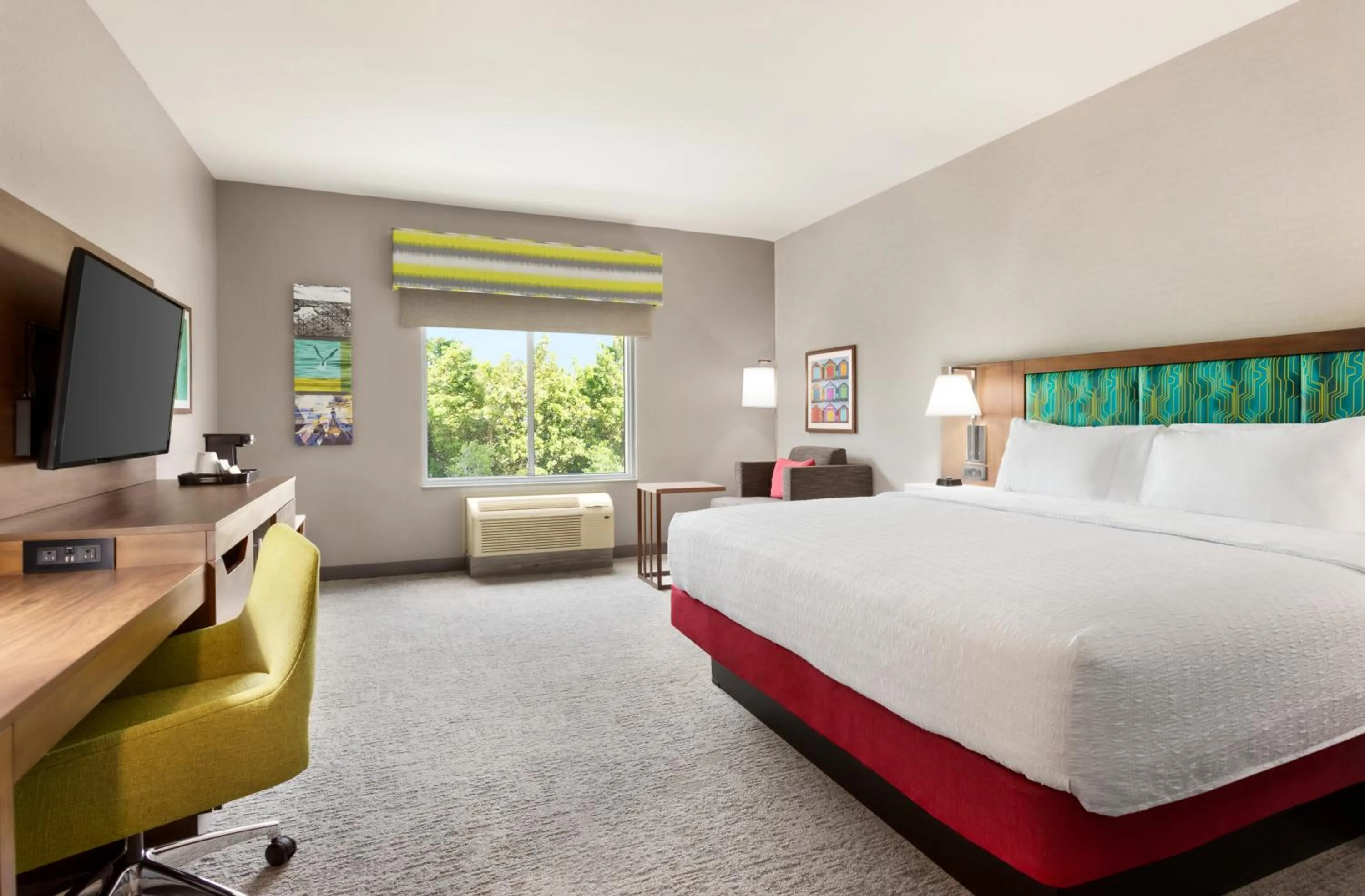 Bed in Hampton Inn & Suites Miami, Kendall, Executive Airport