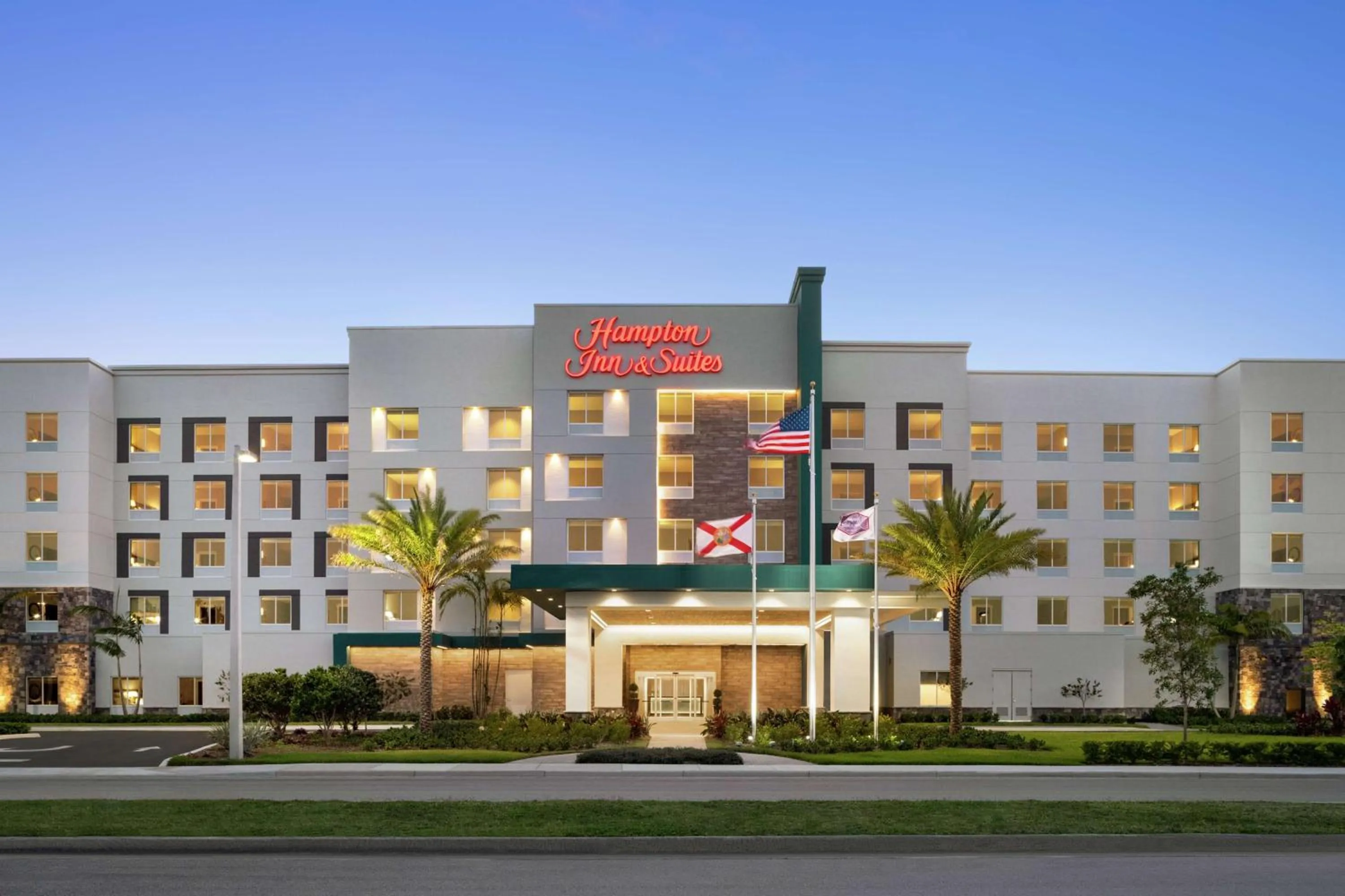 Property building in Hampton Inn & Suites Miami, Kendall, Executive Airport