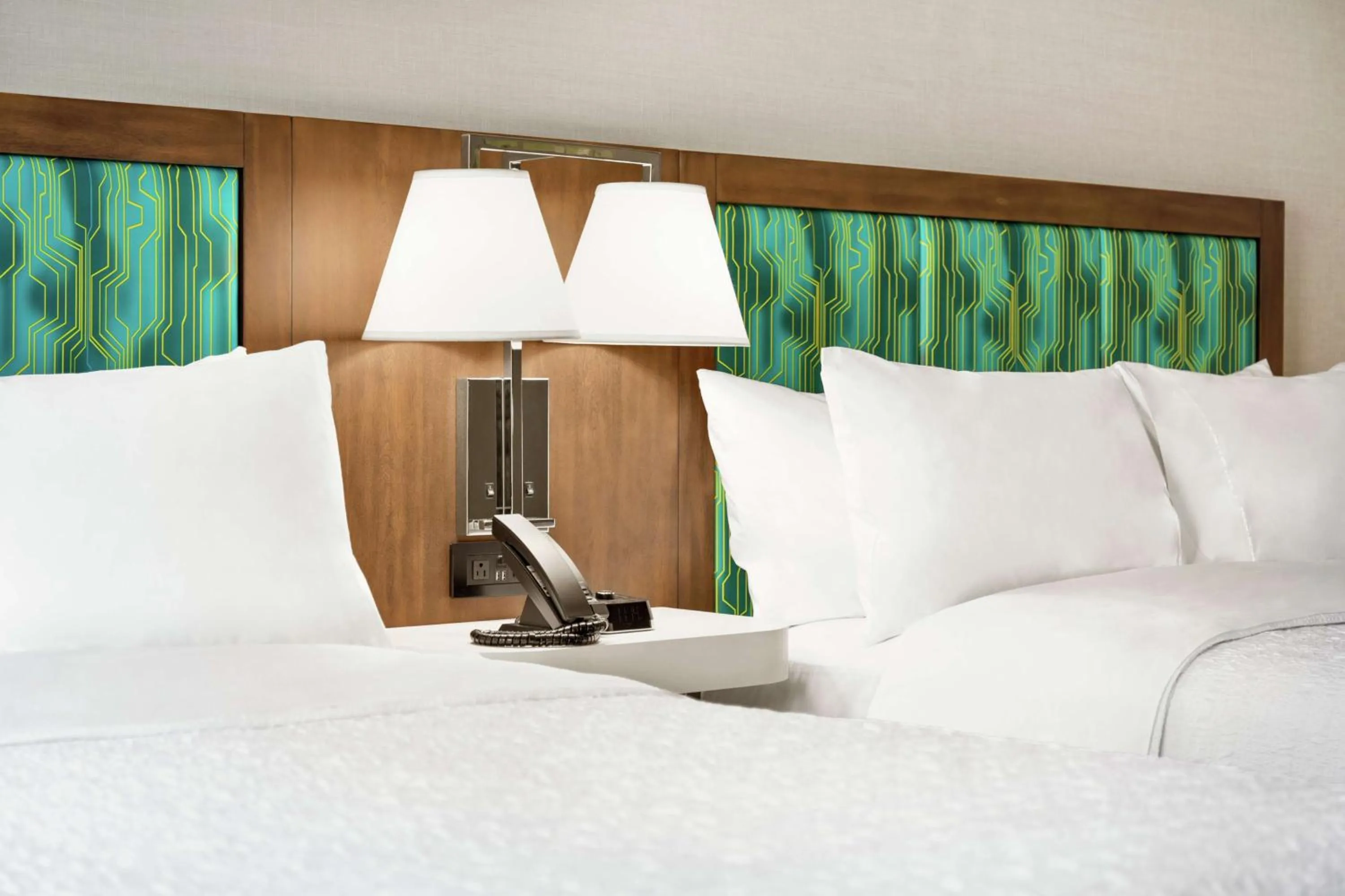 Bed in Hampton Inn & Suites Miami, Kendall, Executive Airport
