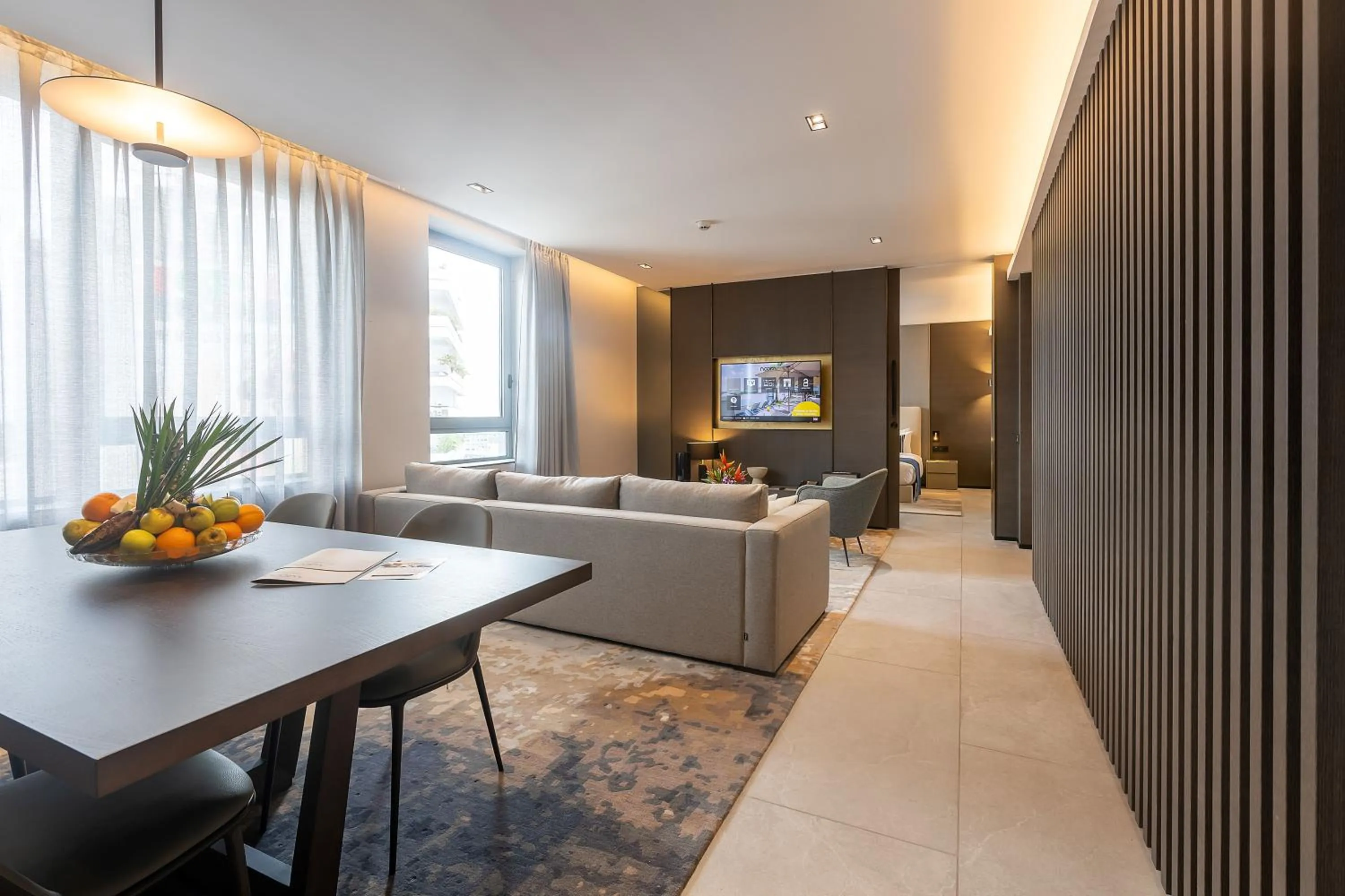 TV and multimedia in Noom Hotel Abidjan Plateau