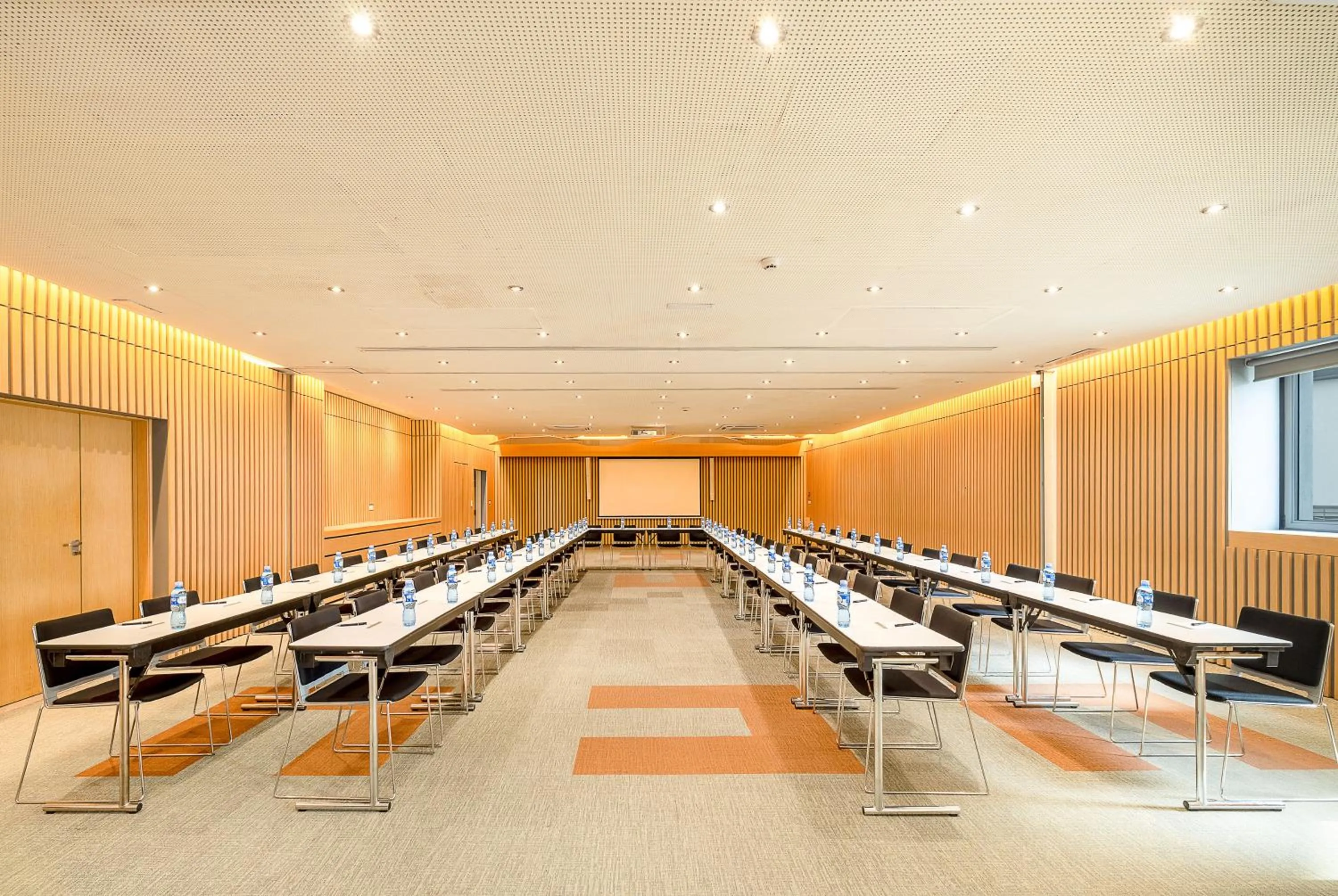 Meeting/conference room in Noom Hotel Abidjan Plateau