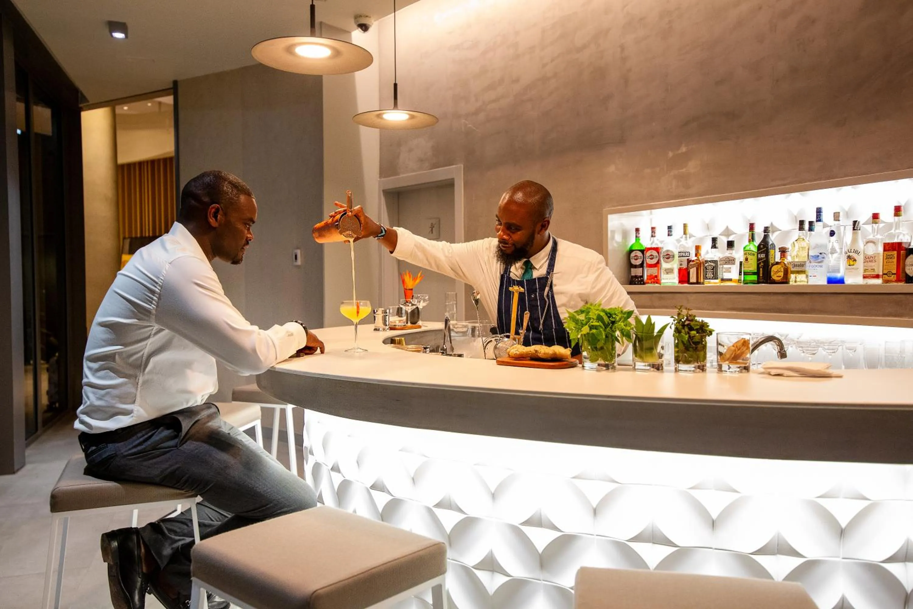 Lounge or bar in Noom Hotel Abidjan Plateau
