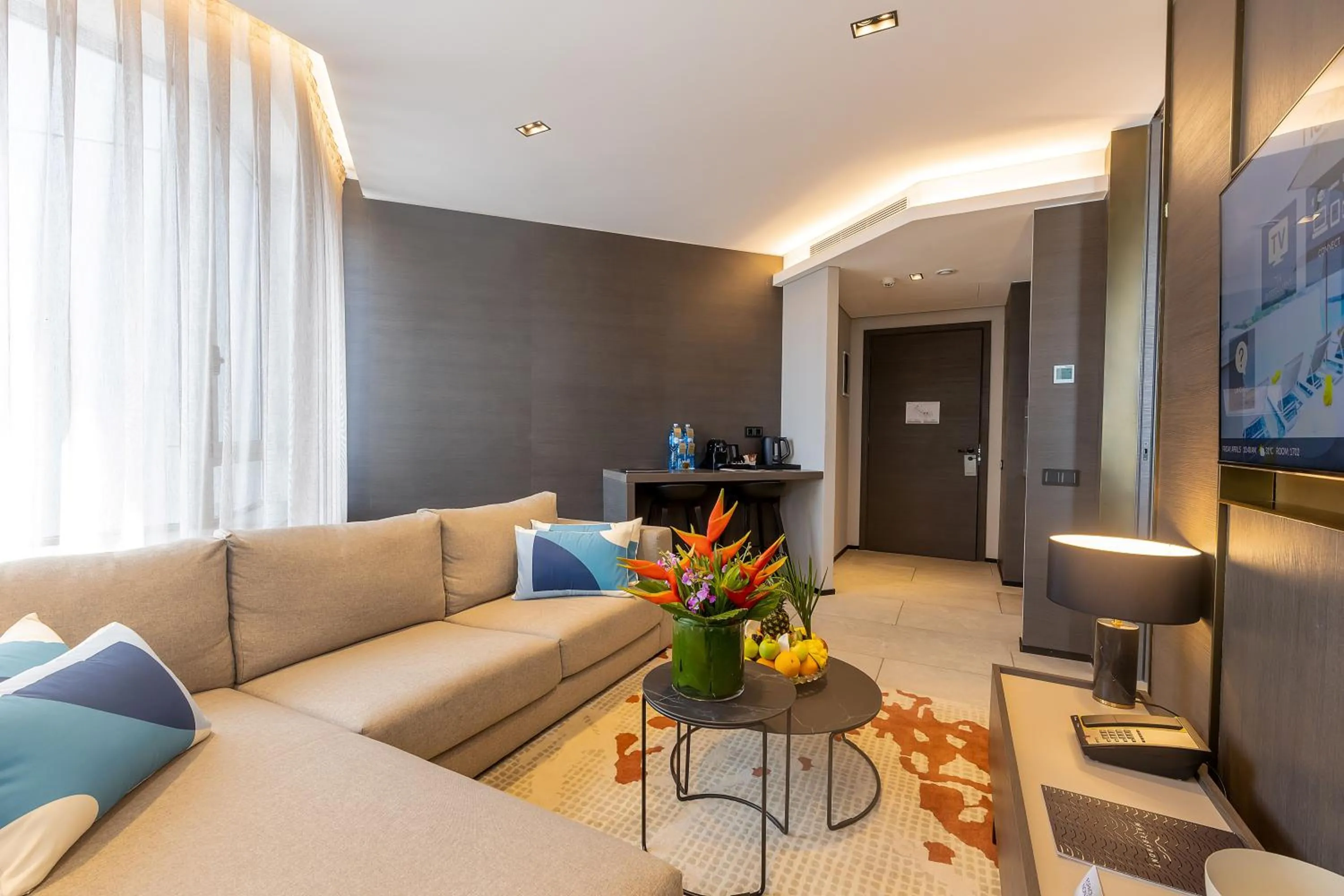 Communal lounge/ TV room in Noom Hotel Abidjan Plateau