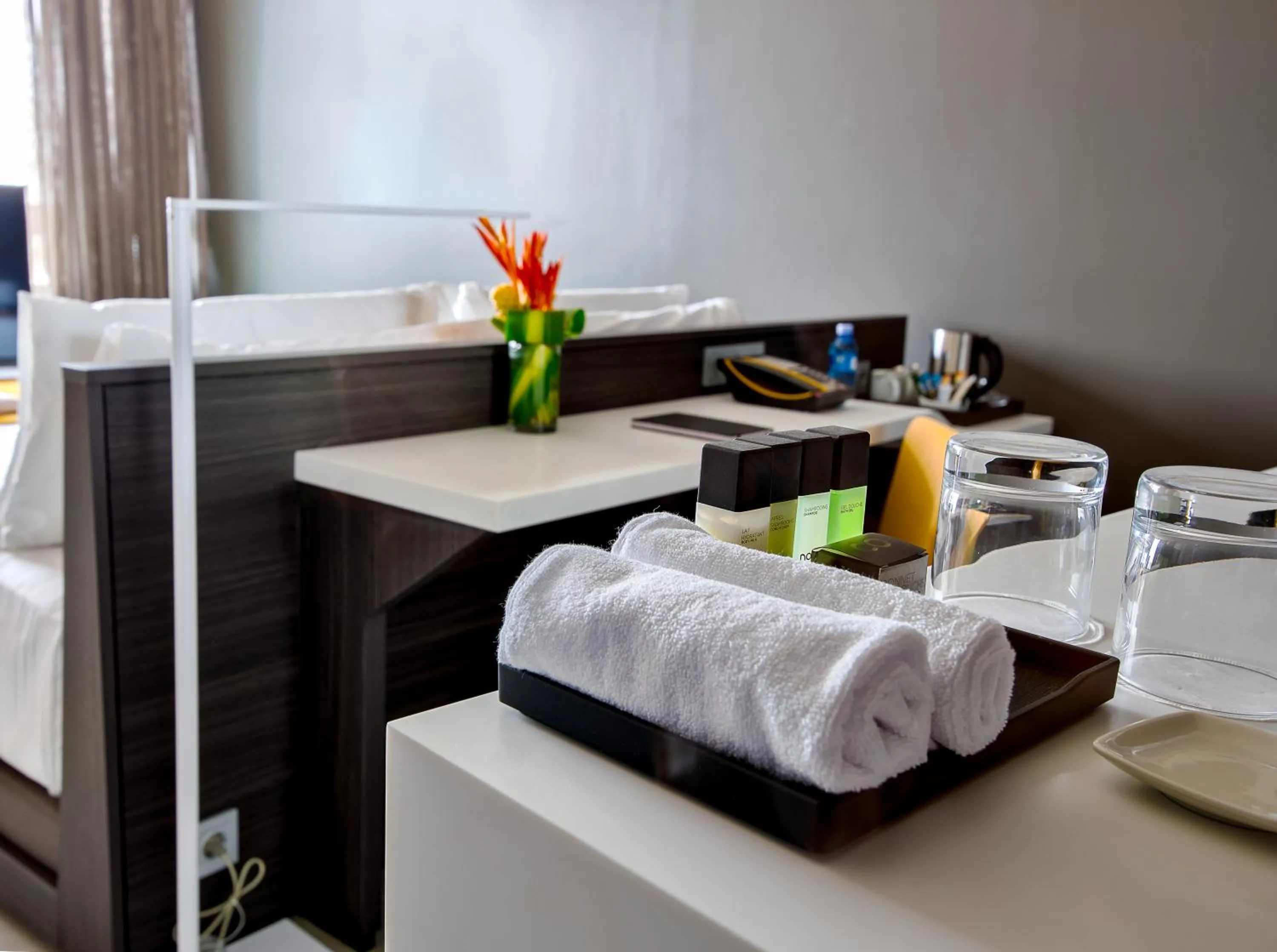 Bathroom, Bed in Noom Hotel Abidjan Plateau