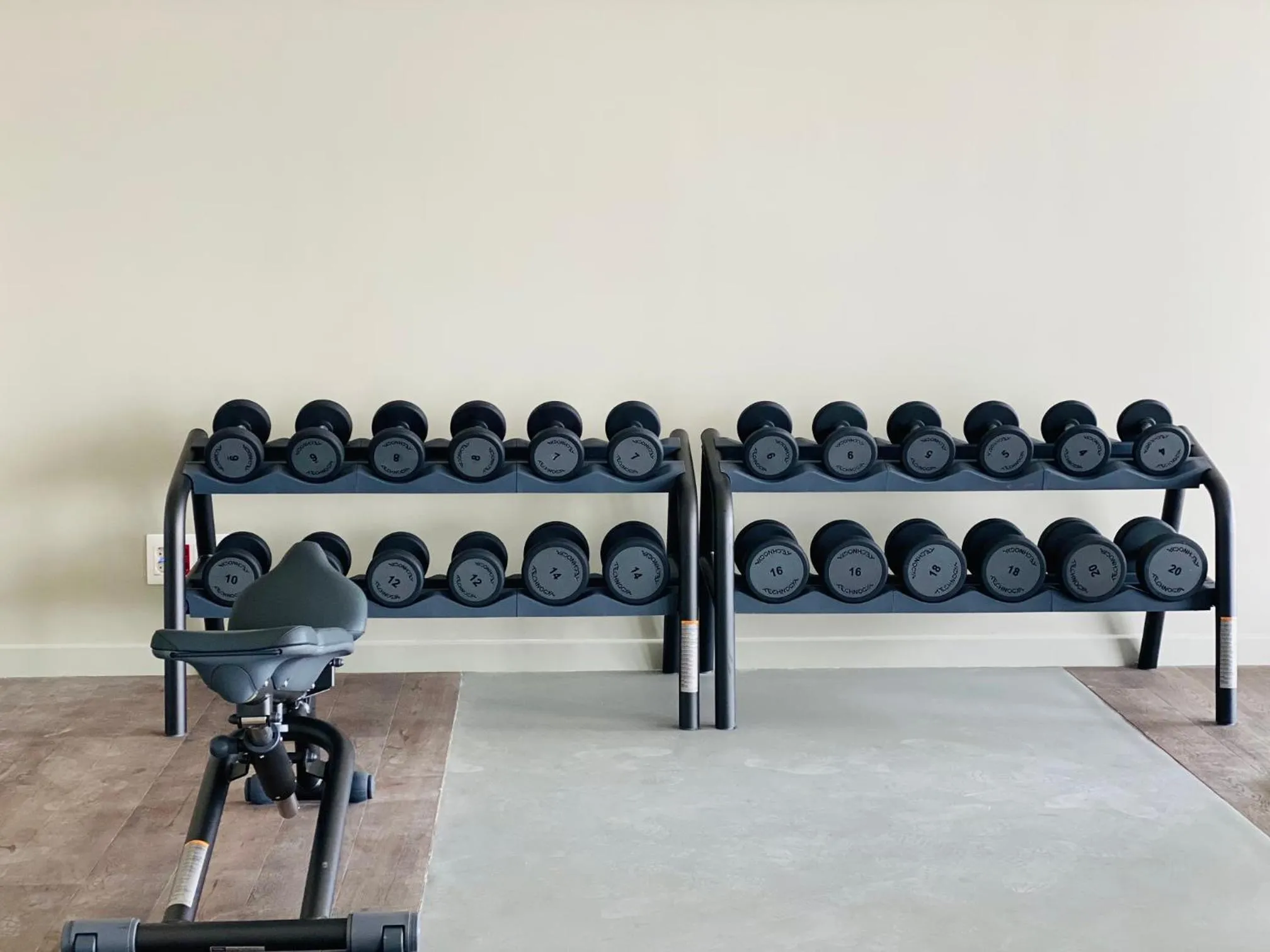 Fitness centre/facilities in Noom Hotel Abidjan Plateau