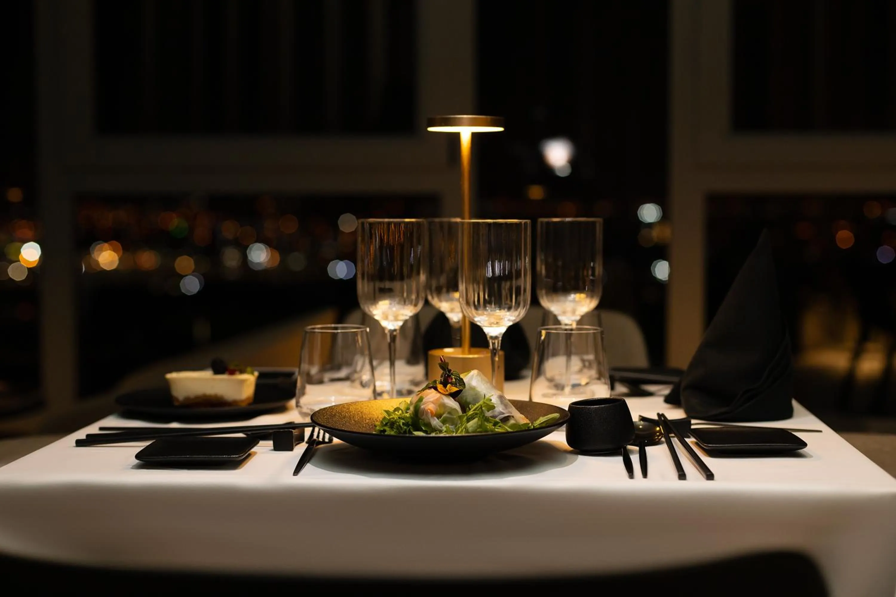 Restaurant/places to eat in Noom Hotel Abidjan Plateau