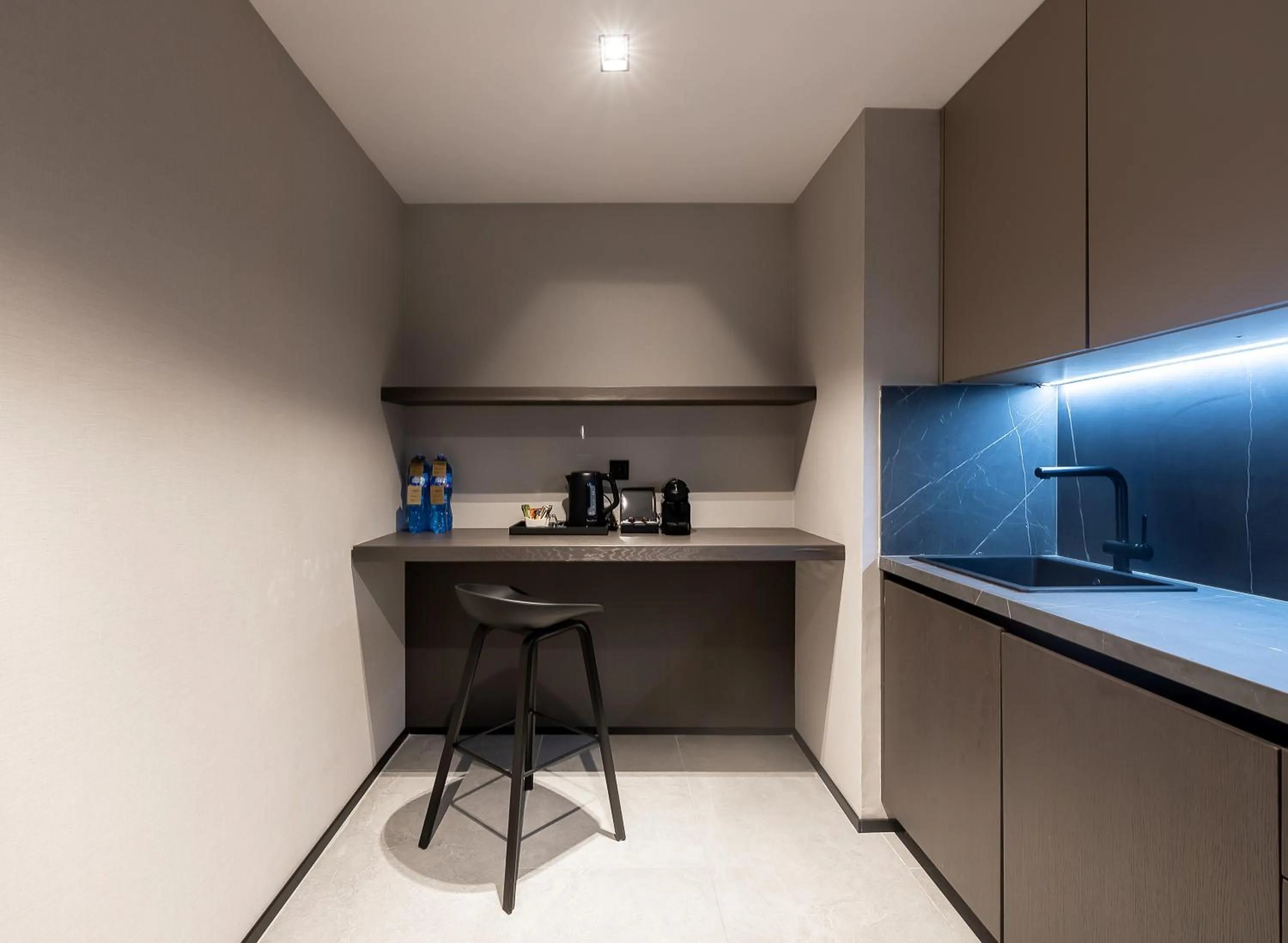 Coffee/tea facilities in Noom Hotel Abidjan Plateau