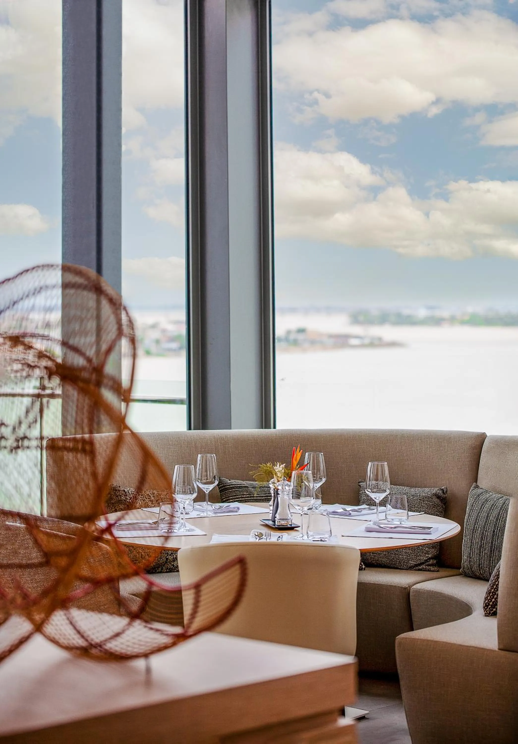 Restaurant/places to eat in Noom Hotel Abidjan Plateau