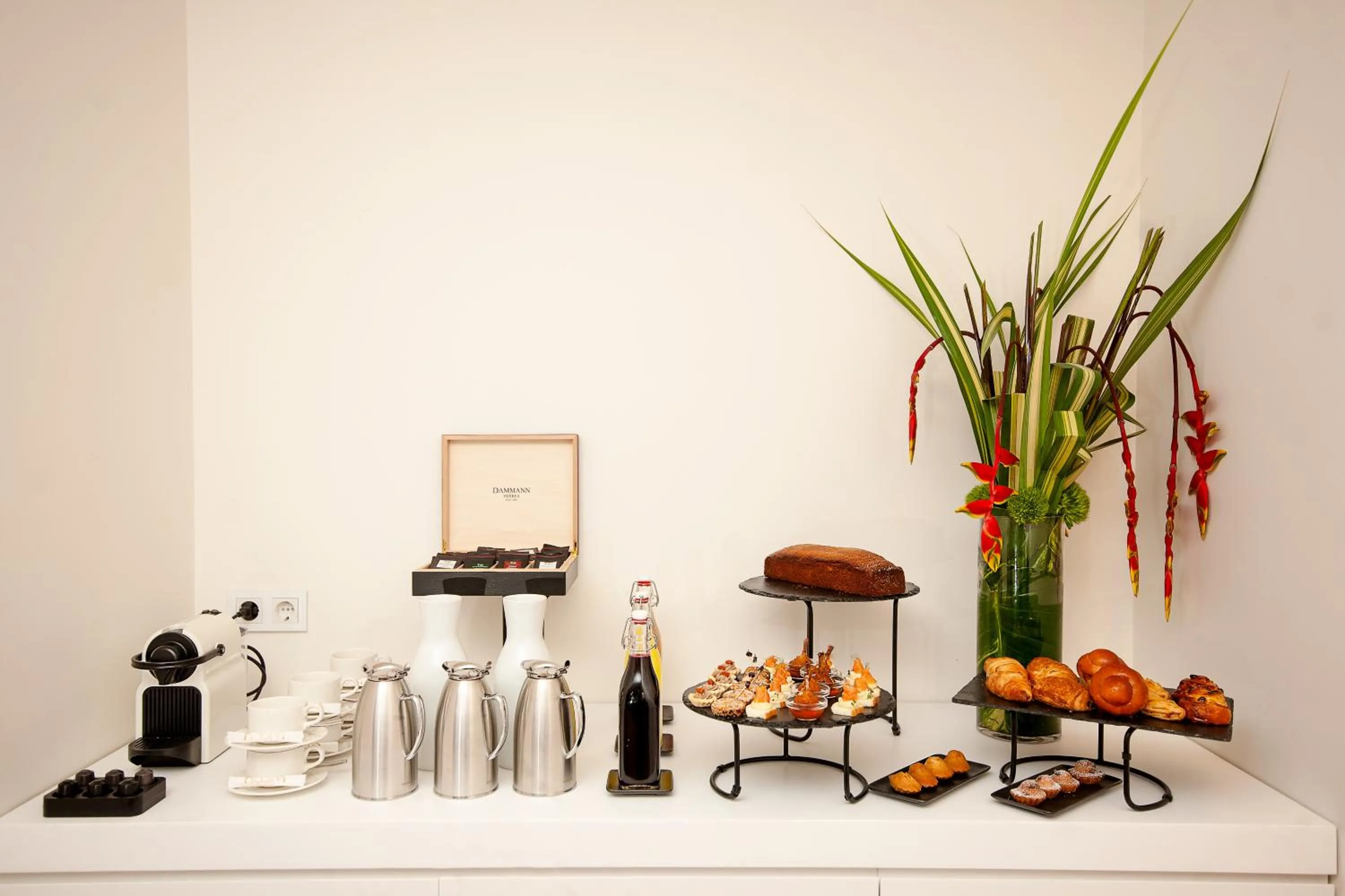 Food and drinks in Noom Hotel Abidjan Plateau