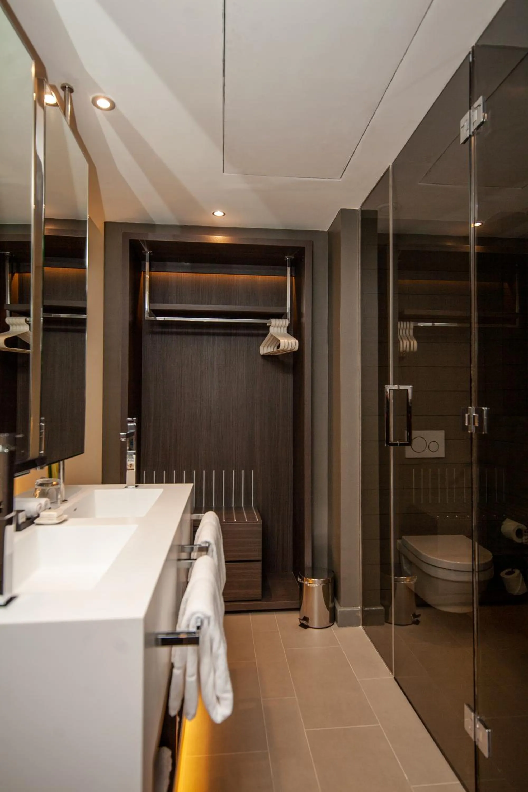 Bathroom in Noom Hotel Abidjan Plateau