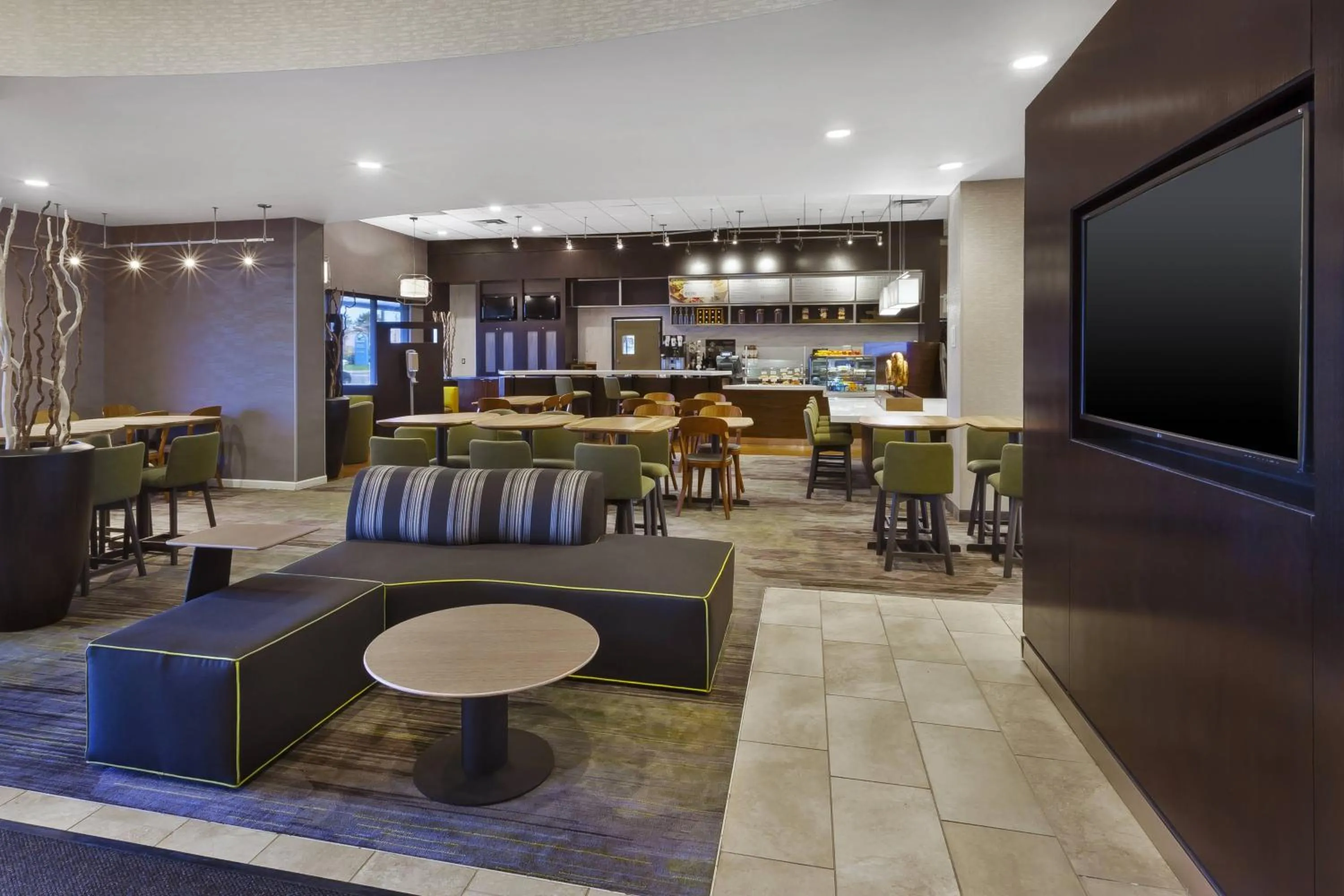 Lobby or reception in Courtyard by Marriott Secaucus Meadowlands