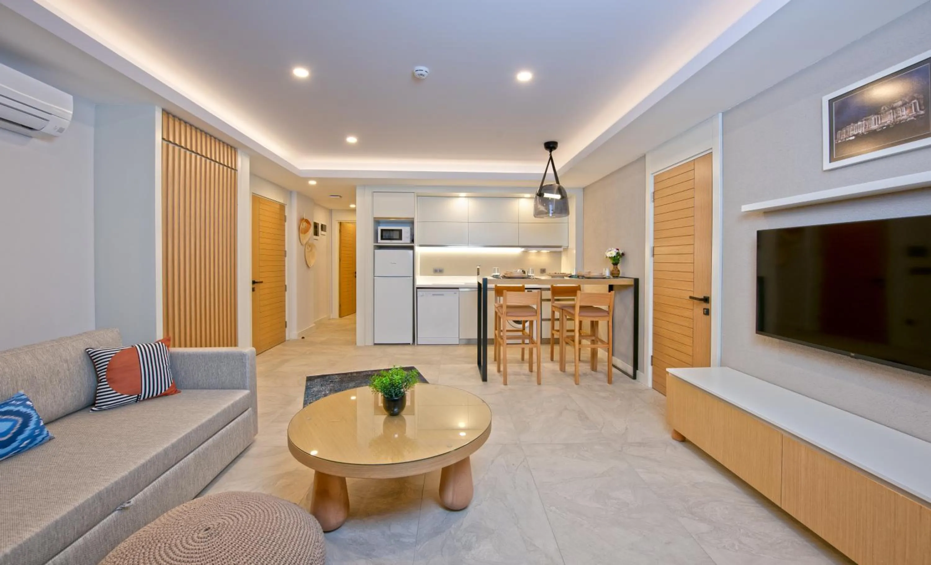 TV and multimedia in A Suite Side